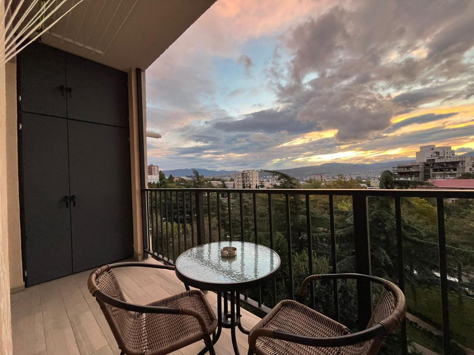 Deluxe One-bedroom Apartment Near Metro & Tbilisi Sea view 4