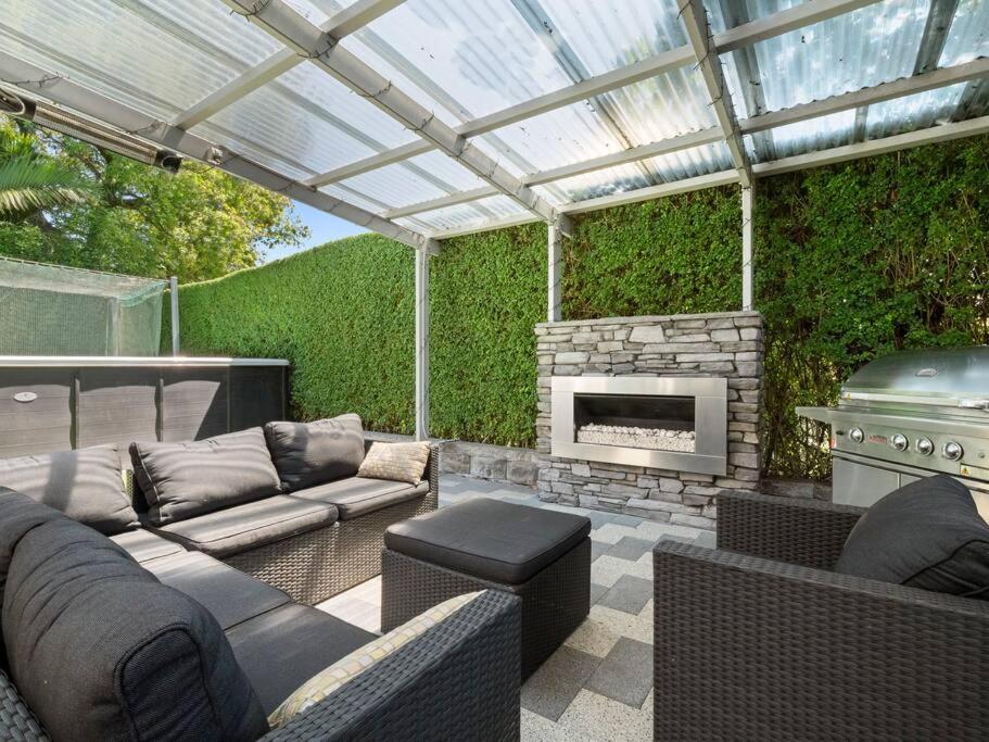 Large Family Home with pool, cricket, golf & more view 2