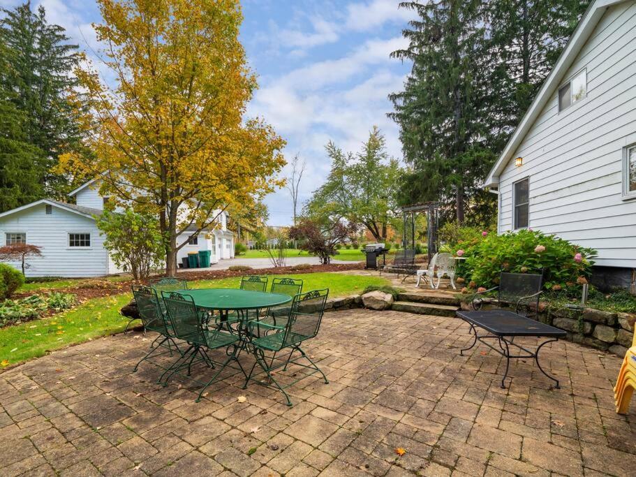 Willow Woods Retreat - Farmhouse - Patio & Nature view 4