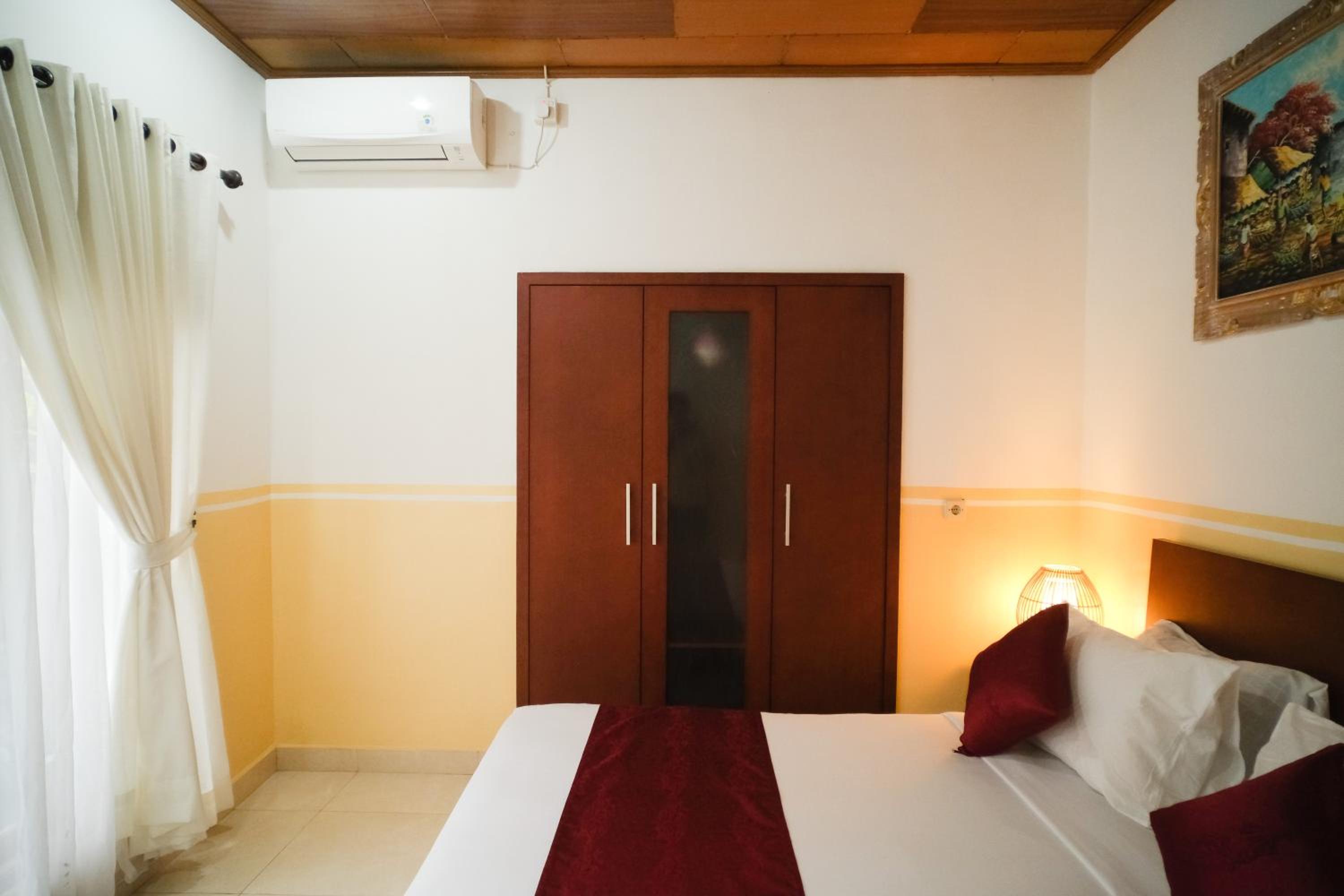 Brata's 2 Bedrooms Homestay with Private Kitchen view 2