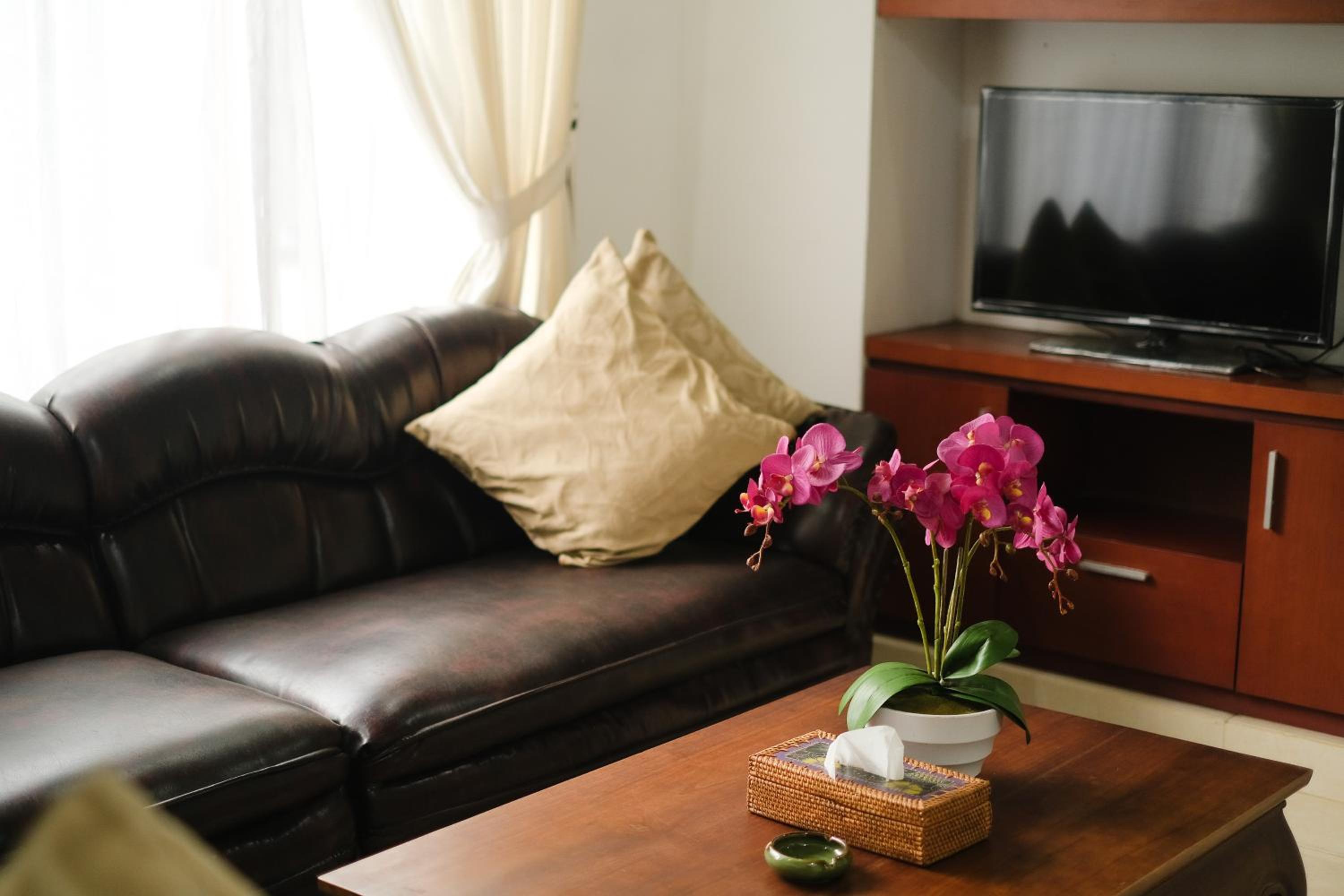 Brata's 2 Bedrooms Homestay with Private Kitchen view 4