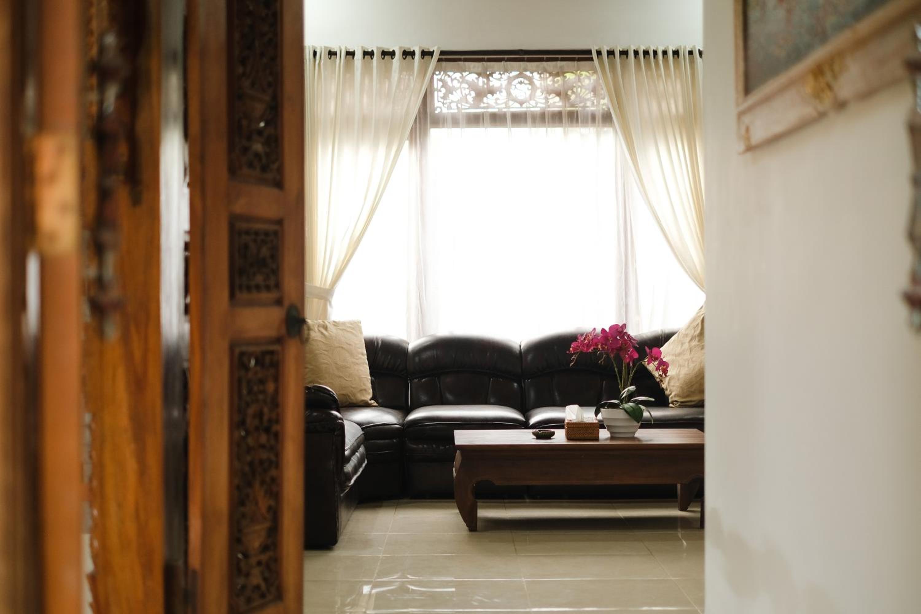 Brata's 2 Bedrooms Homestay with Private Kitchen view 5