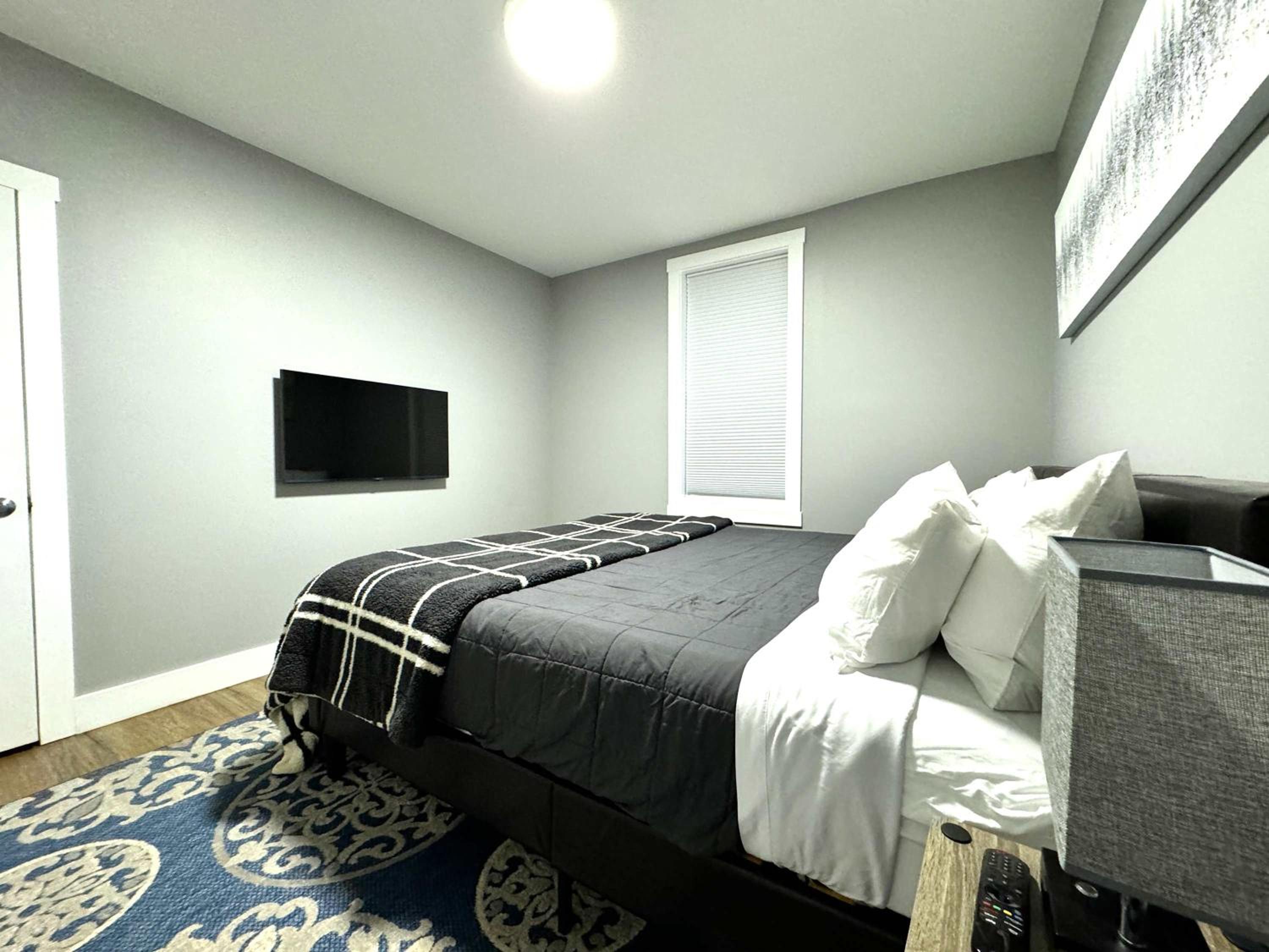 Cozy unit King bed & laundry view 3