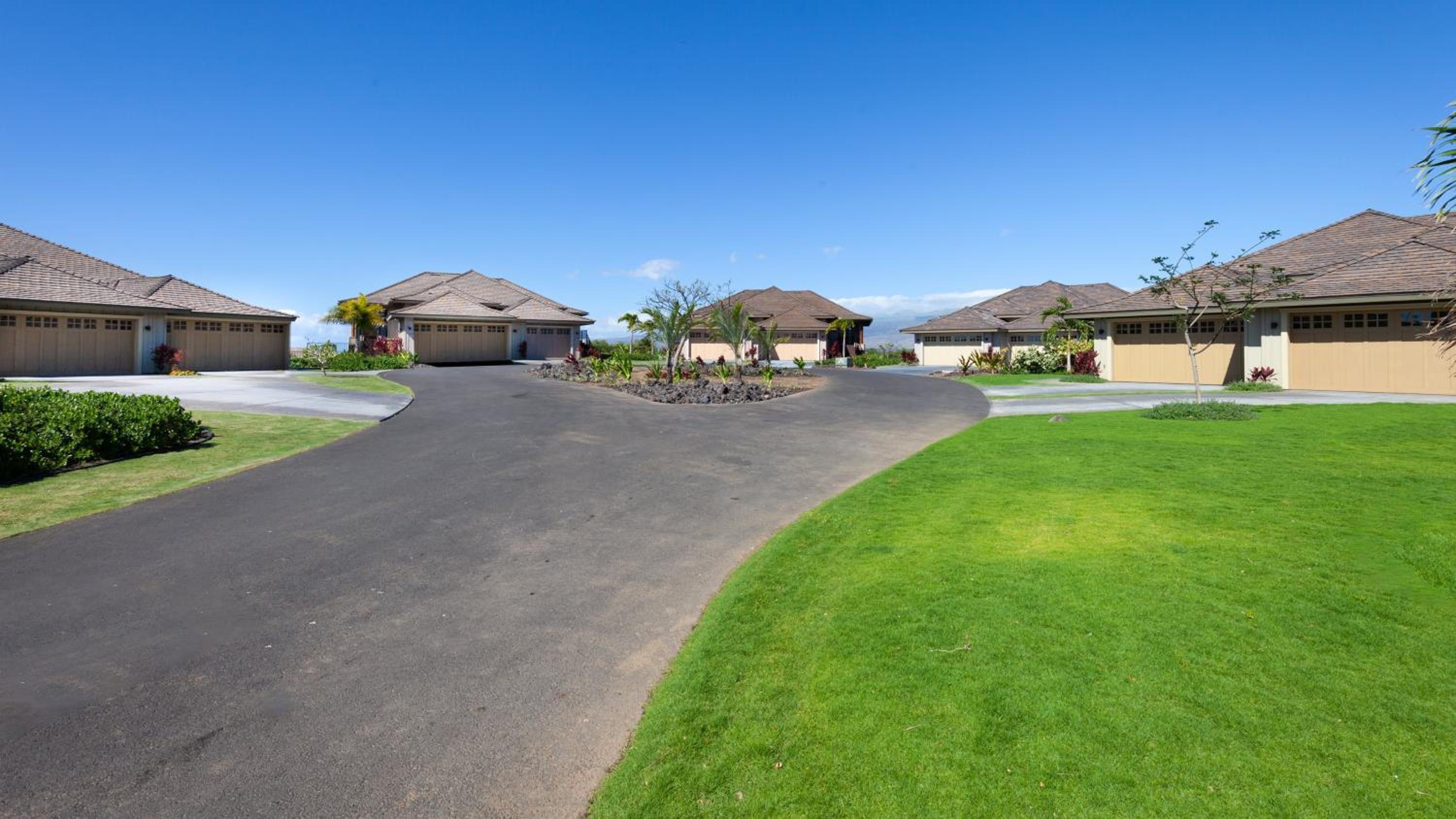 Hotel MAUNA KEA SUNRISE Distinguished 4BR KaMilo Home with Private Beach Pass - Image 1