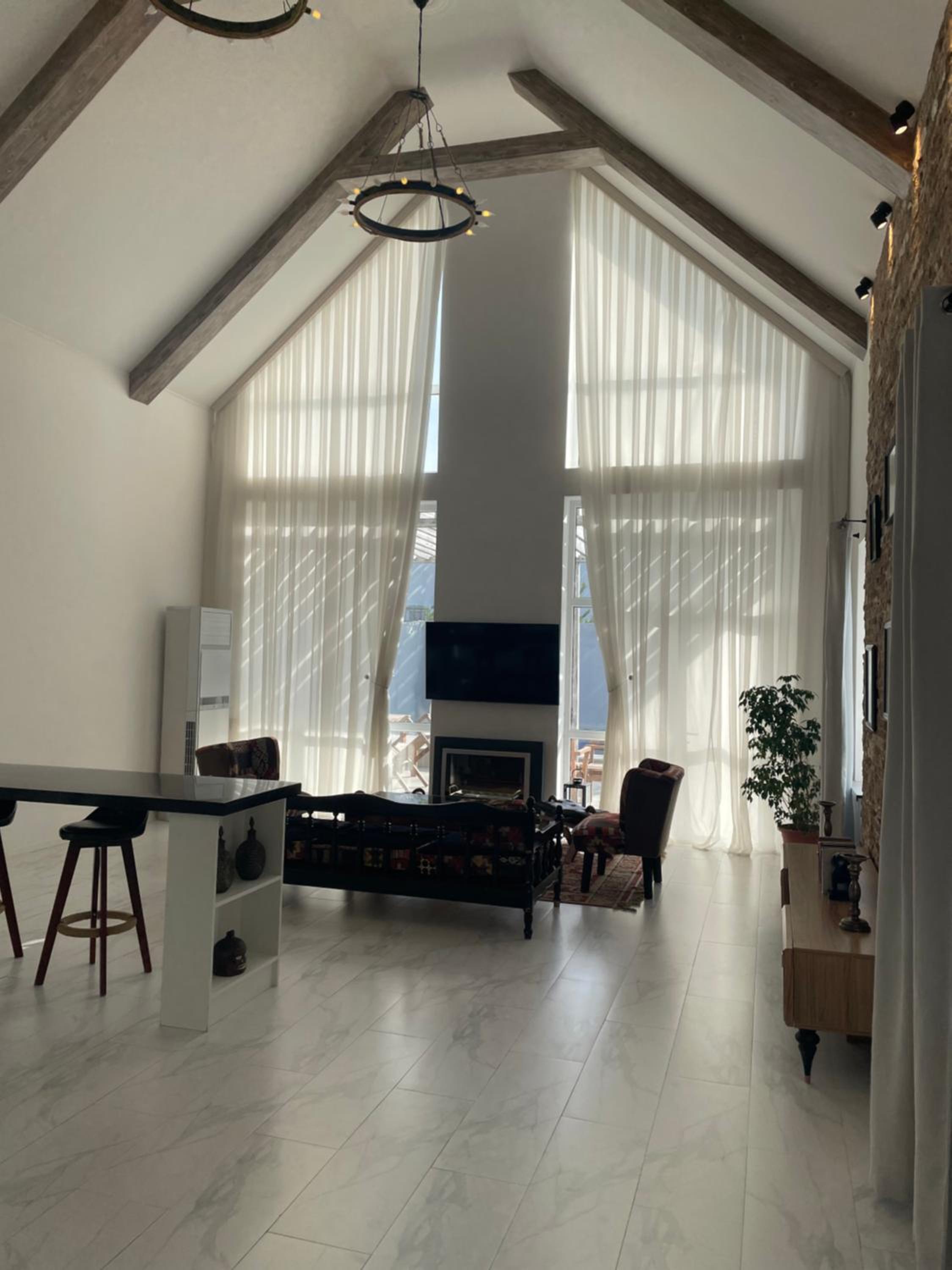 Entire house with pool for rent