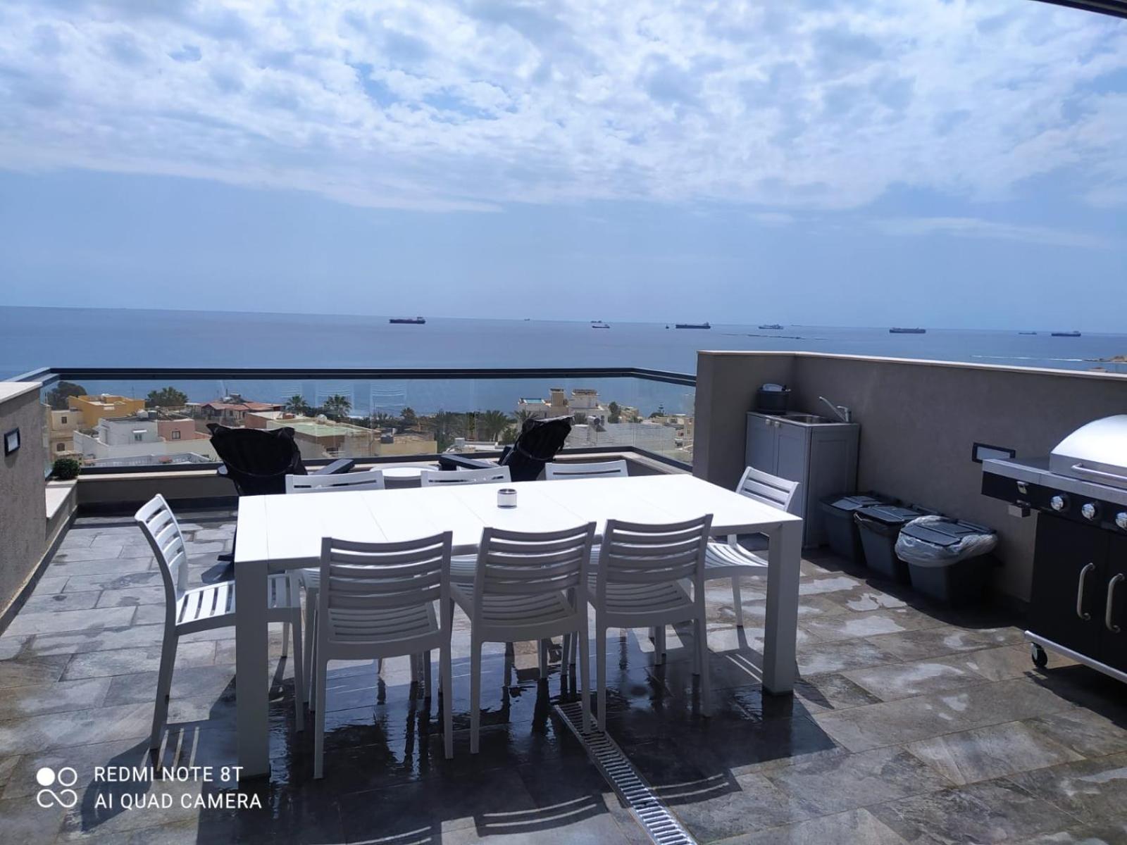 Modern penthouse with amazing sea view