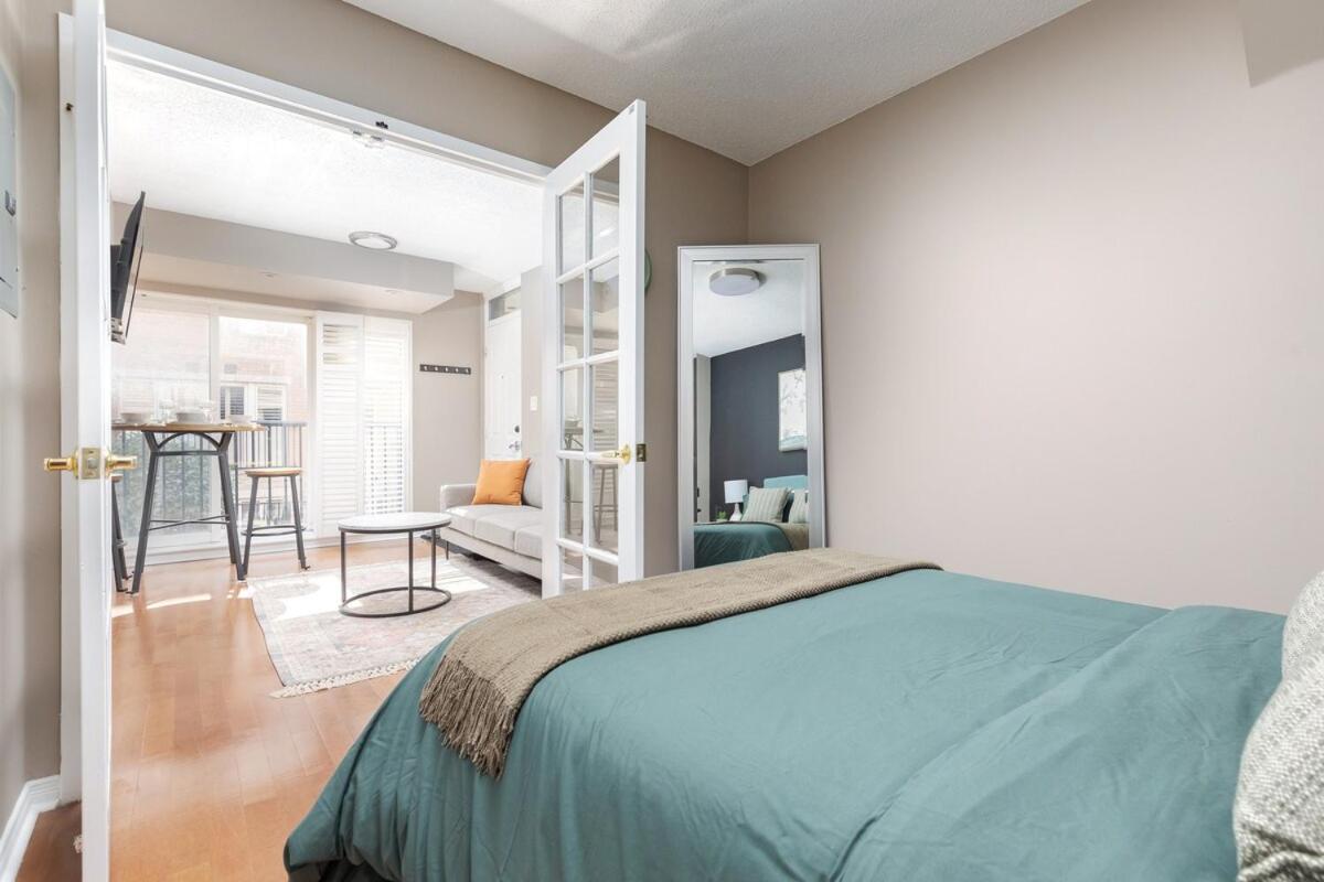 Comfy Liberty Village Home 1BD Steps from King St