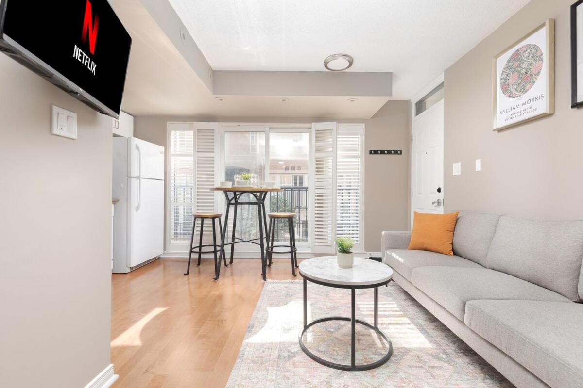 Comfy Liberty Village Home 1BD Steps from King St