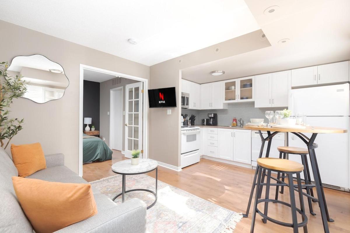 Comfy Liberty Village Home 1BD Steps from King St