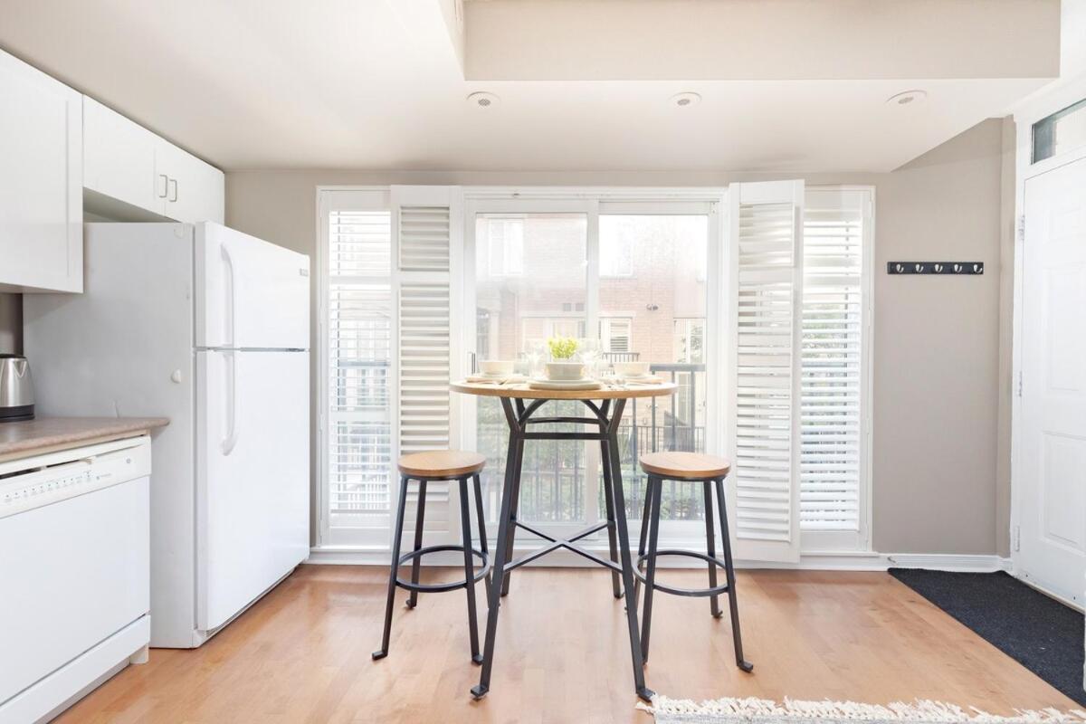 Comfy Liberty Village Home 1BD Steps from King St