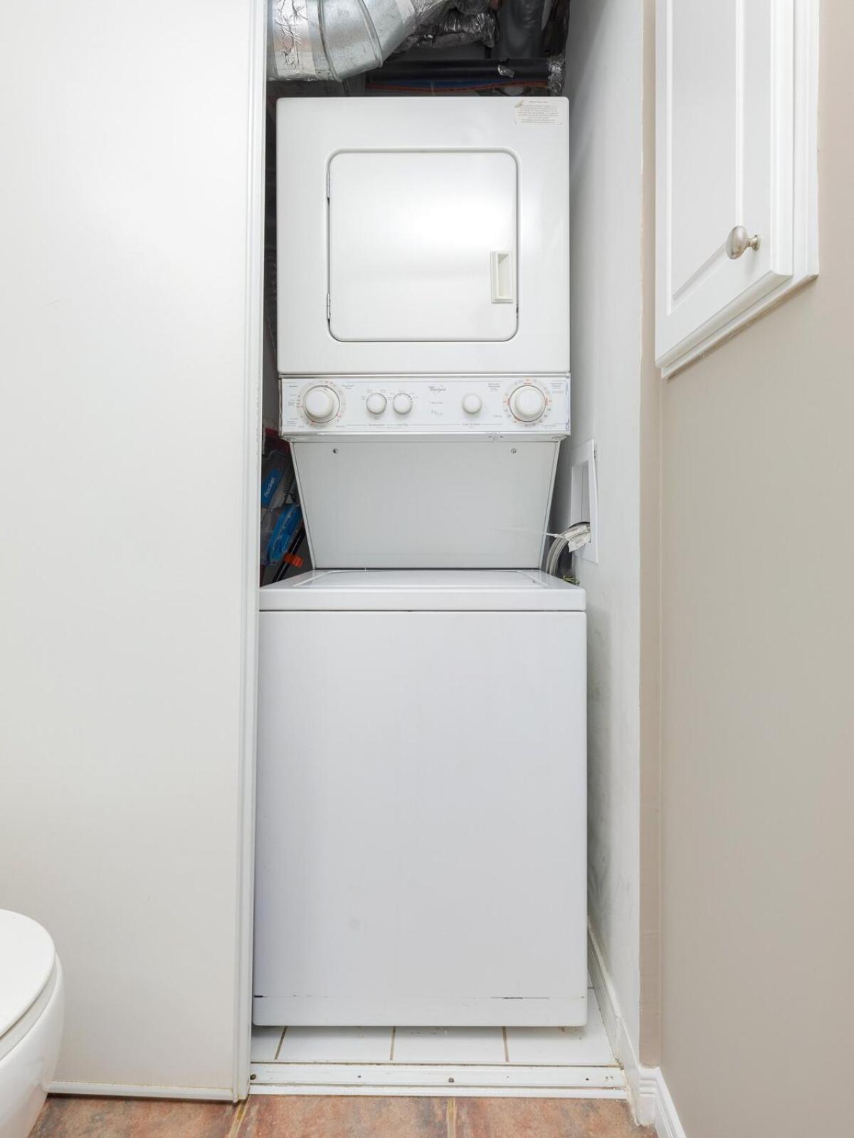 Comfy Liberty Village Home 1BD Steps from King St
