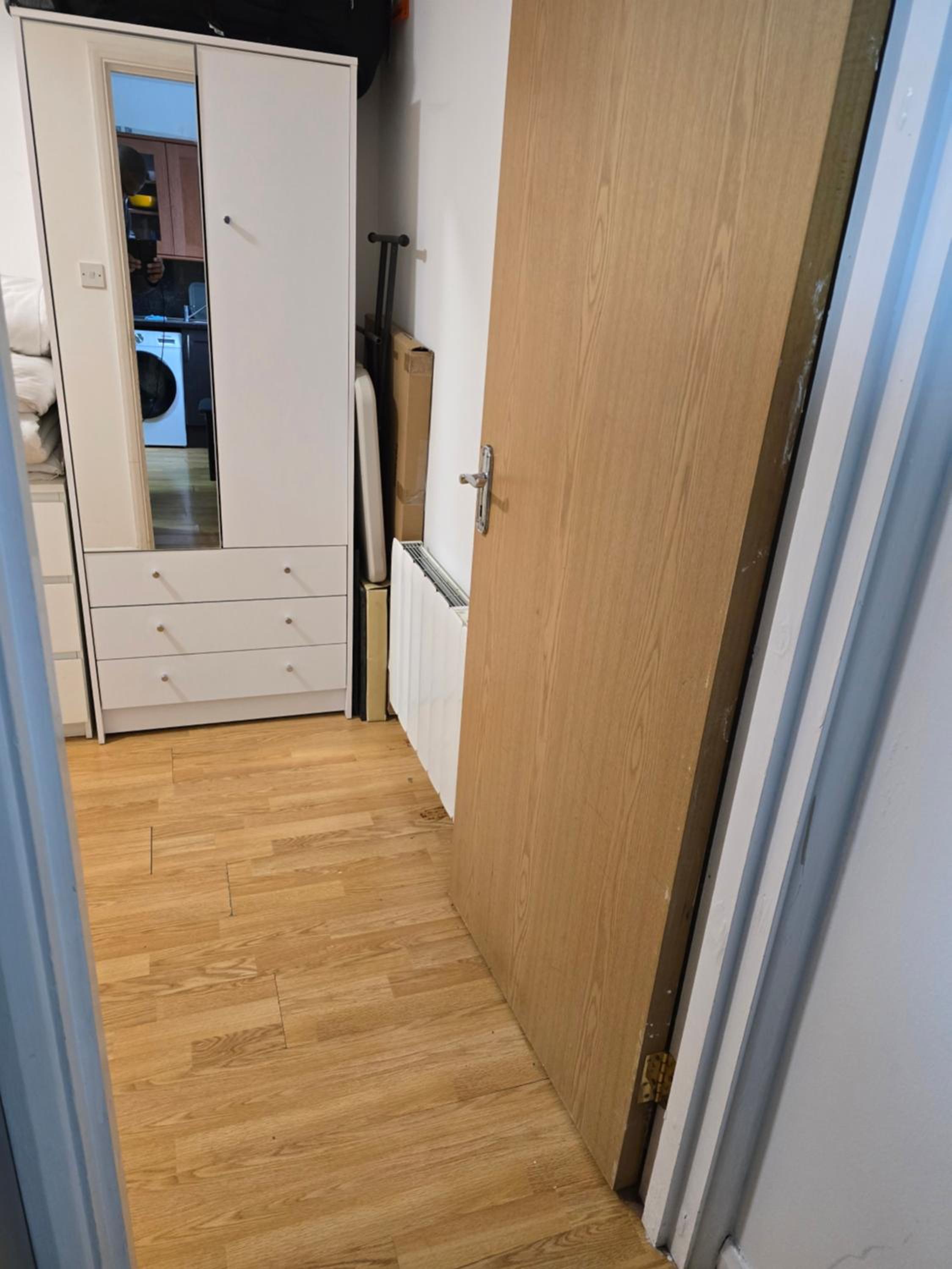 Whole Apartment in City Centre London view 4