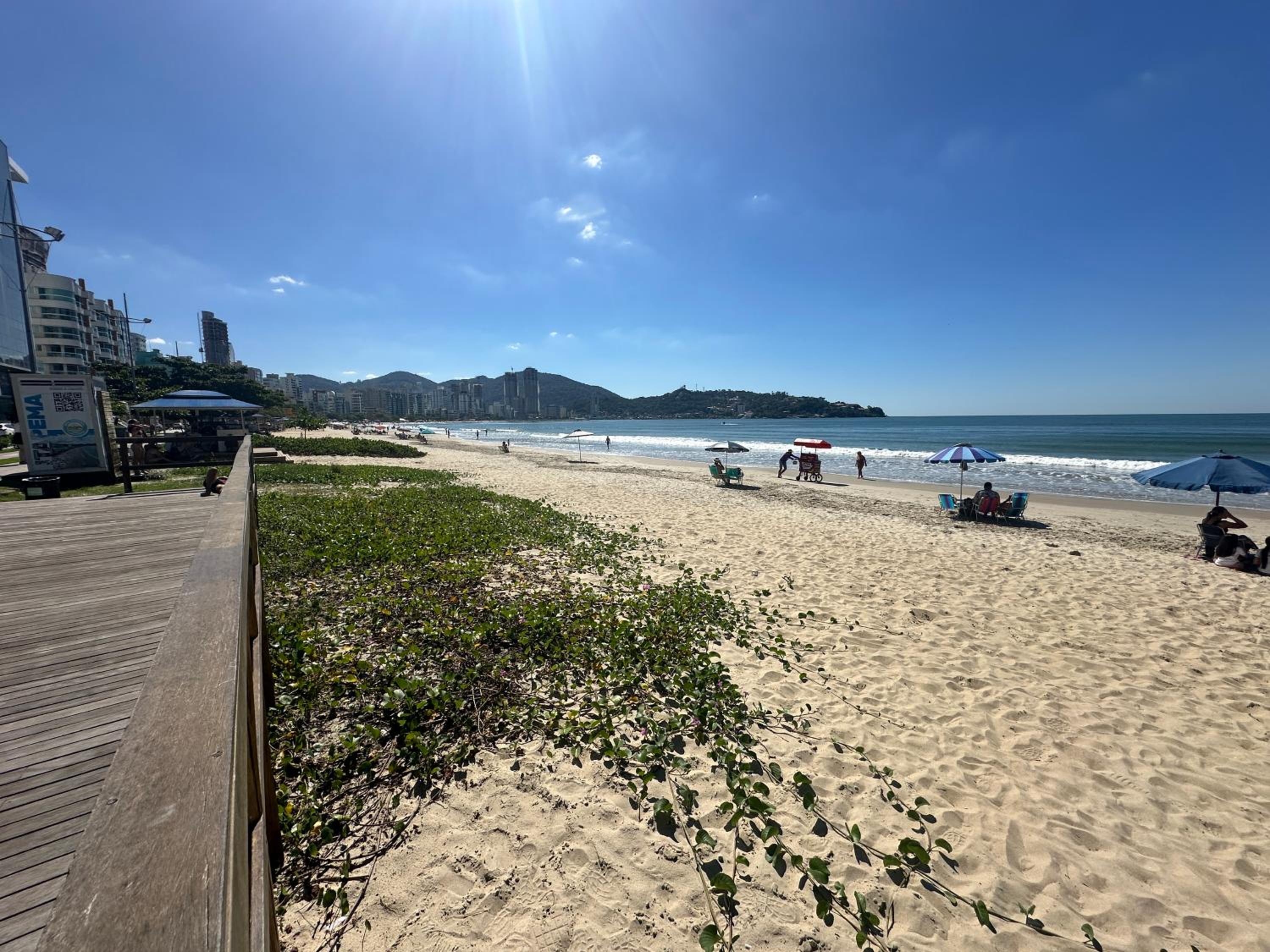 Sea Breeze - Brisa do Mar - Pé na Areia em Itapema