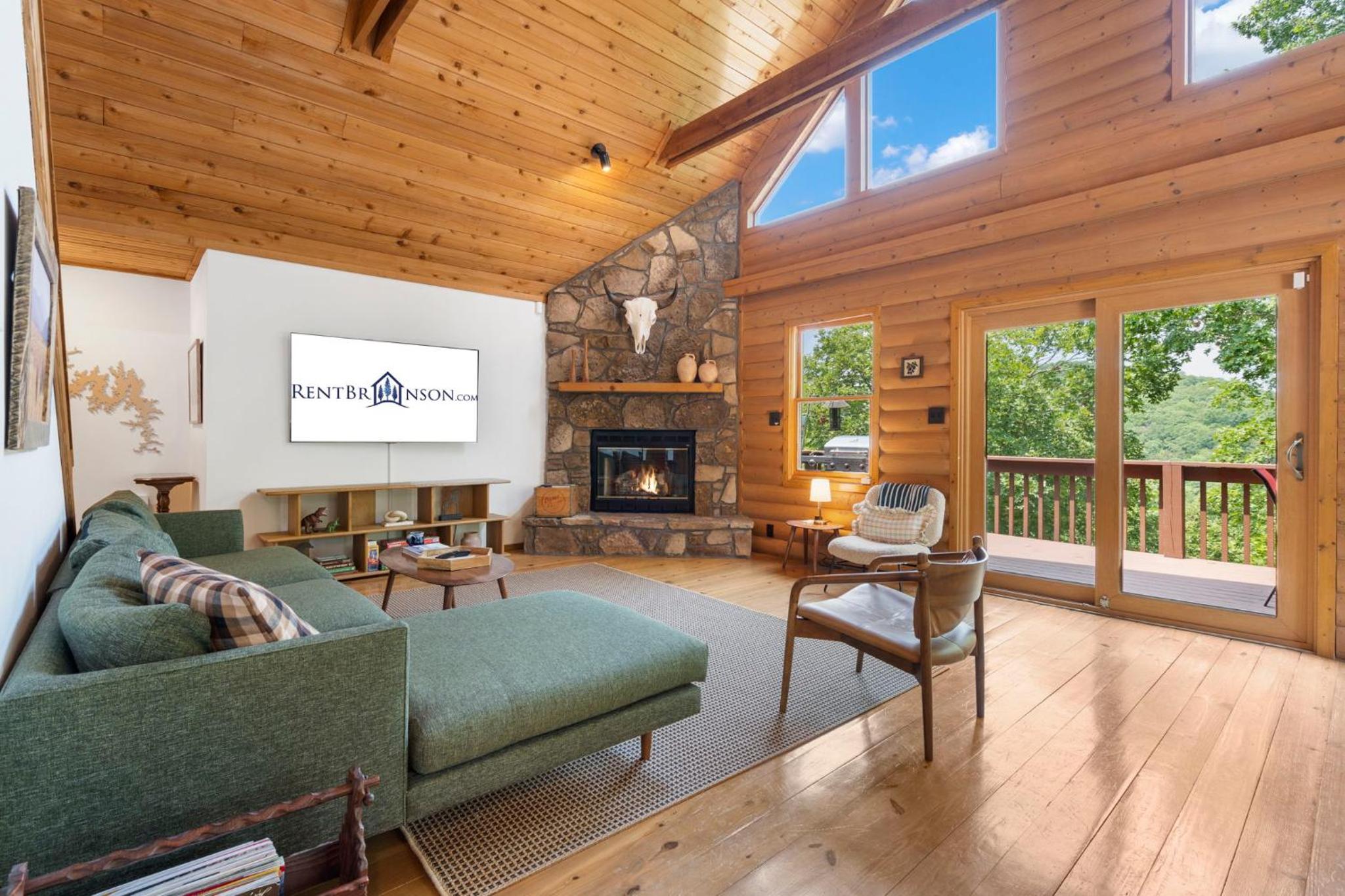 Secluded-Pvt Hot Tub-Free Daily Tickets-Walk to Table Rock Lake view 2