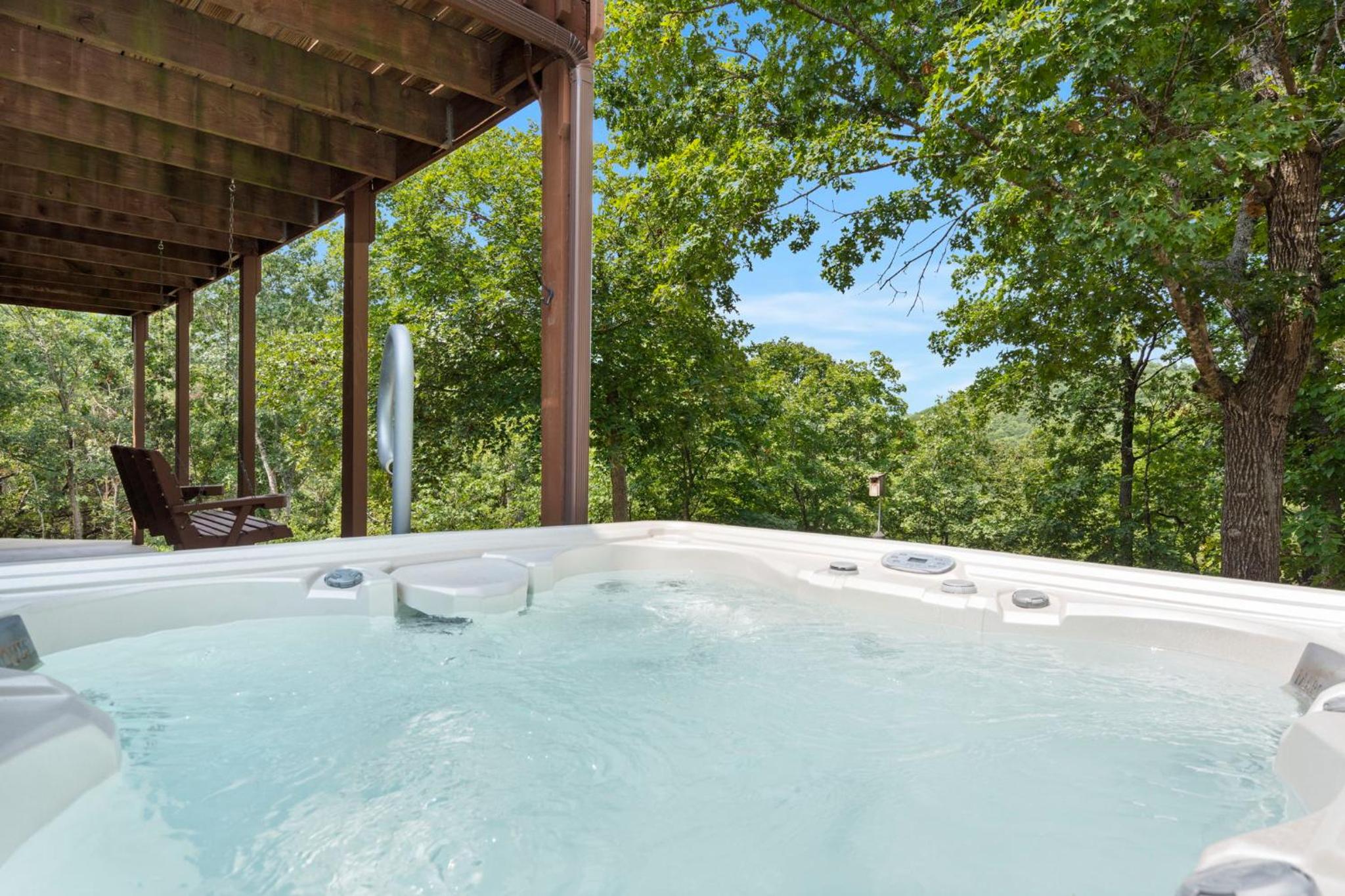 Secluded-Pvt Hot Tub-Free Daily Tickets-Walk to Table Rock Lake view 3