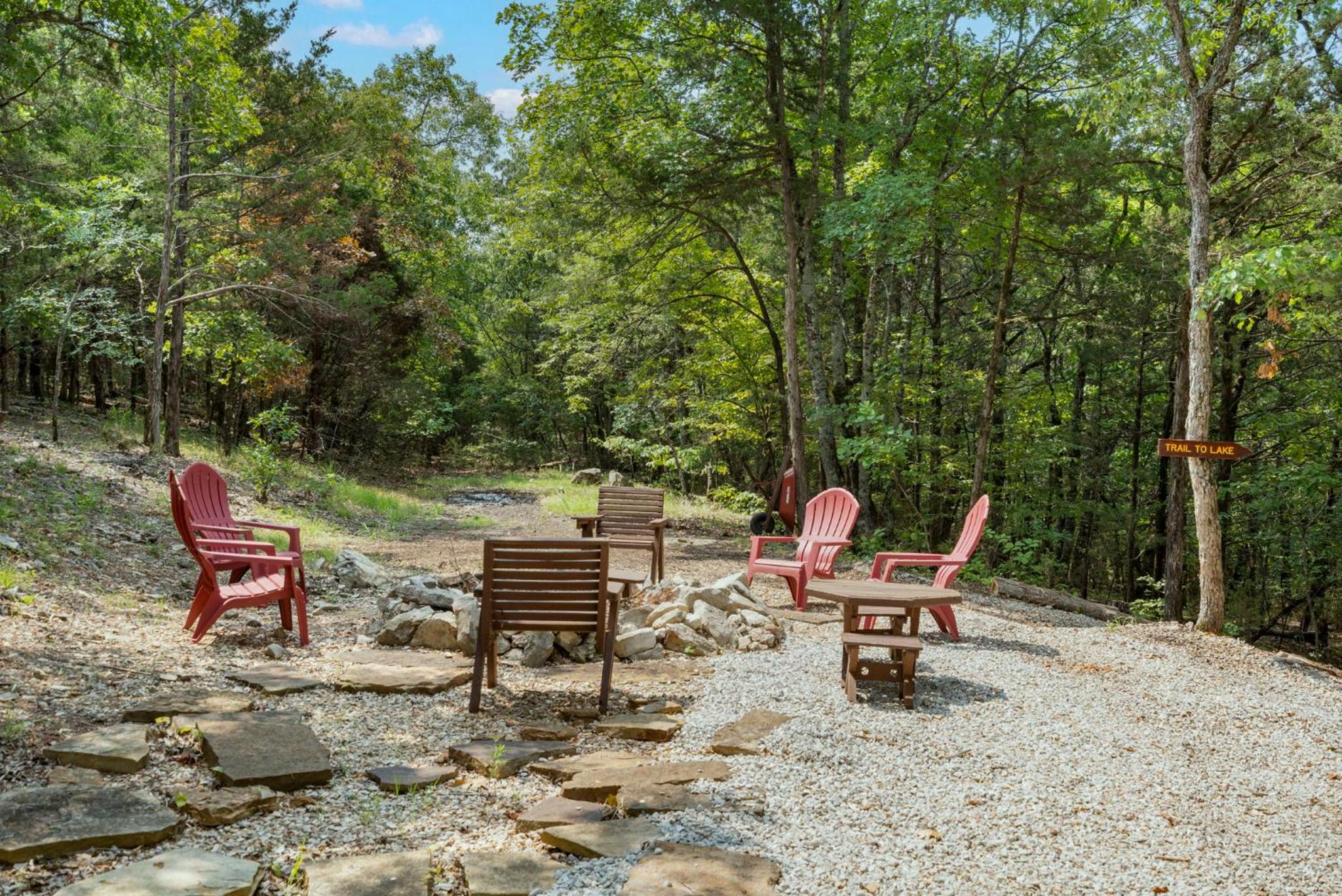 Secluded-Pvt Hot Tub-Free Daily Tickets-Walk to Table Rock Lake view 4
