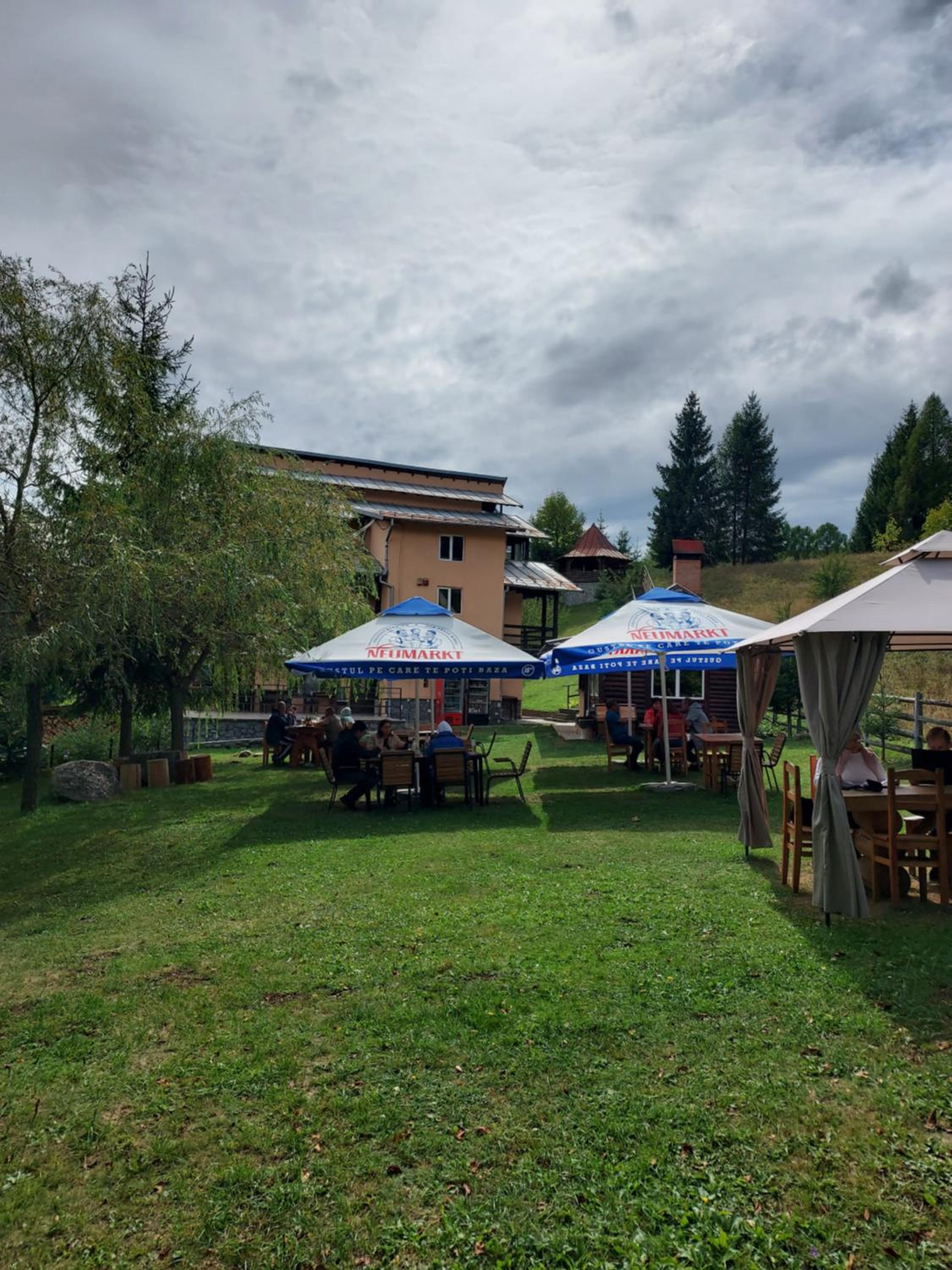 Pensiunea La Taverna