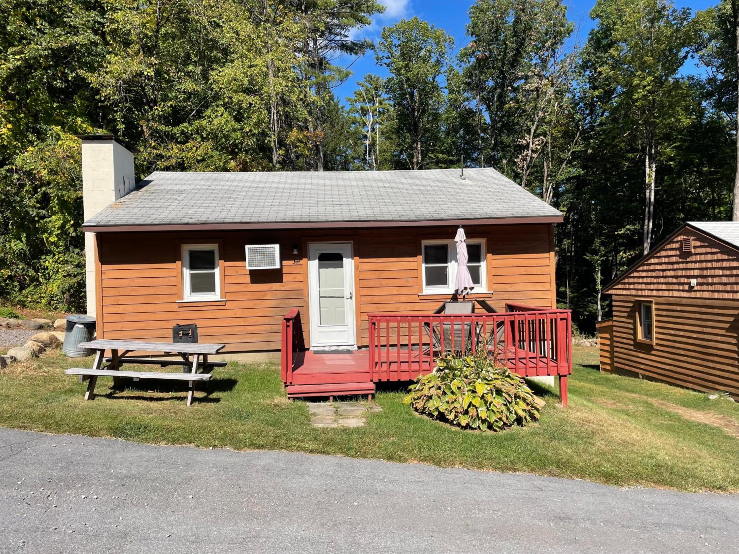 Hotel Hill View Motel and Cottages - Image 1