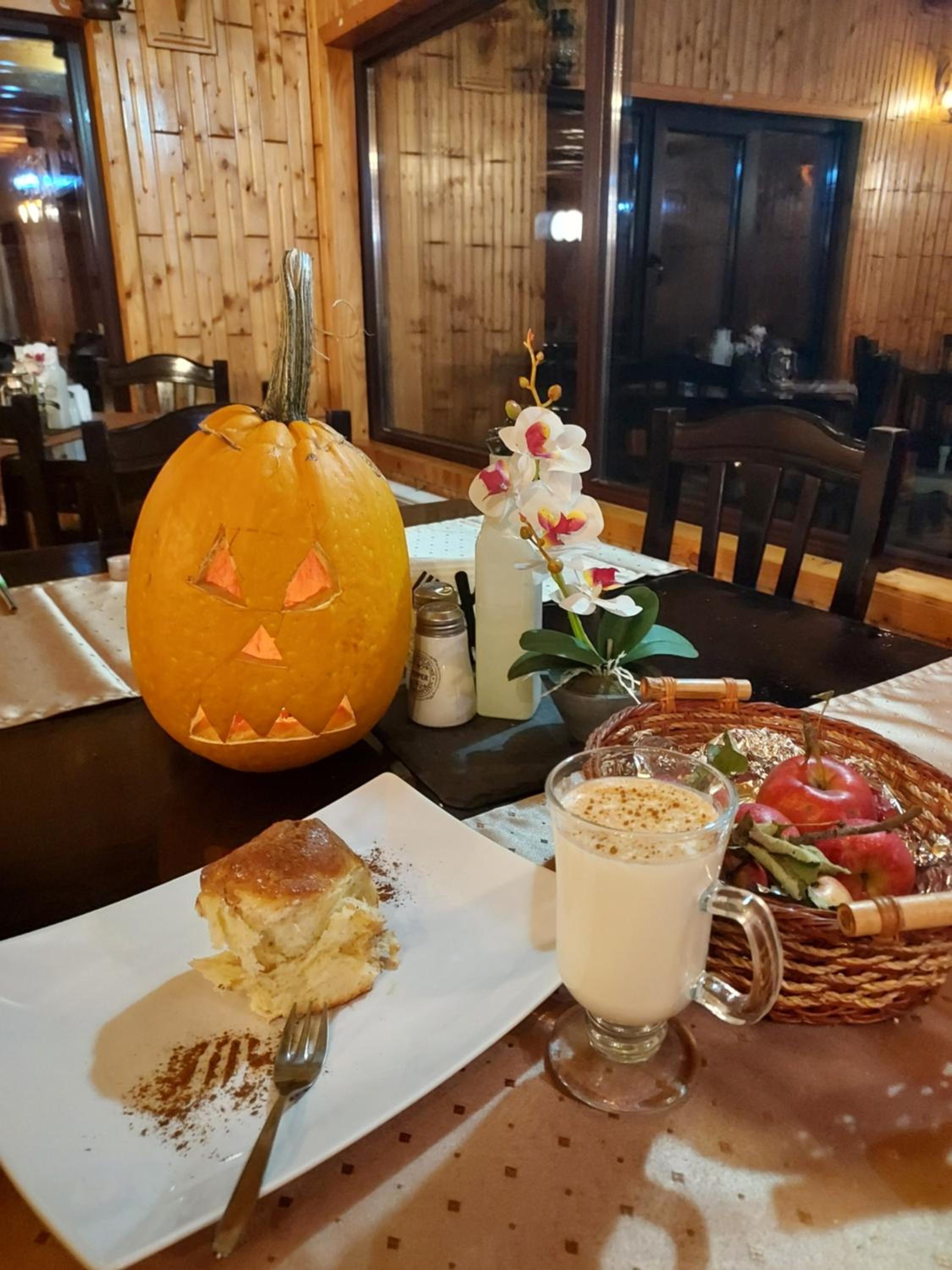 Pensiunea La Taverna