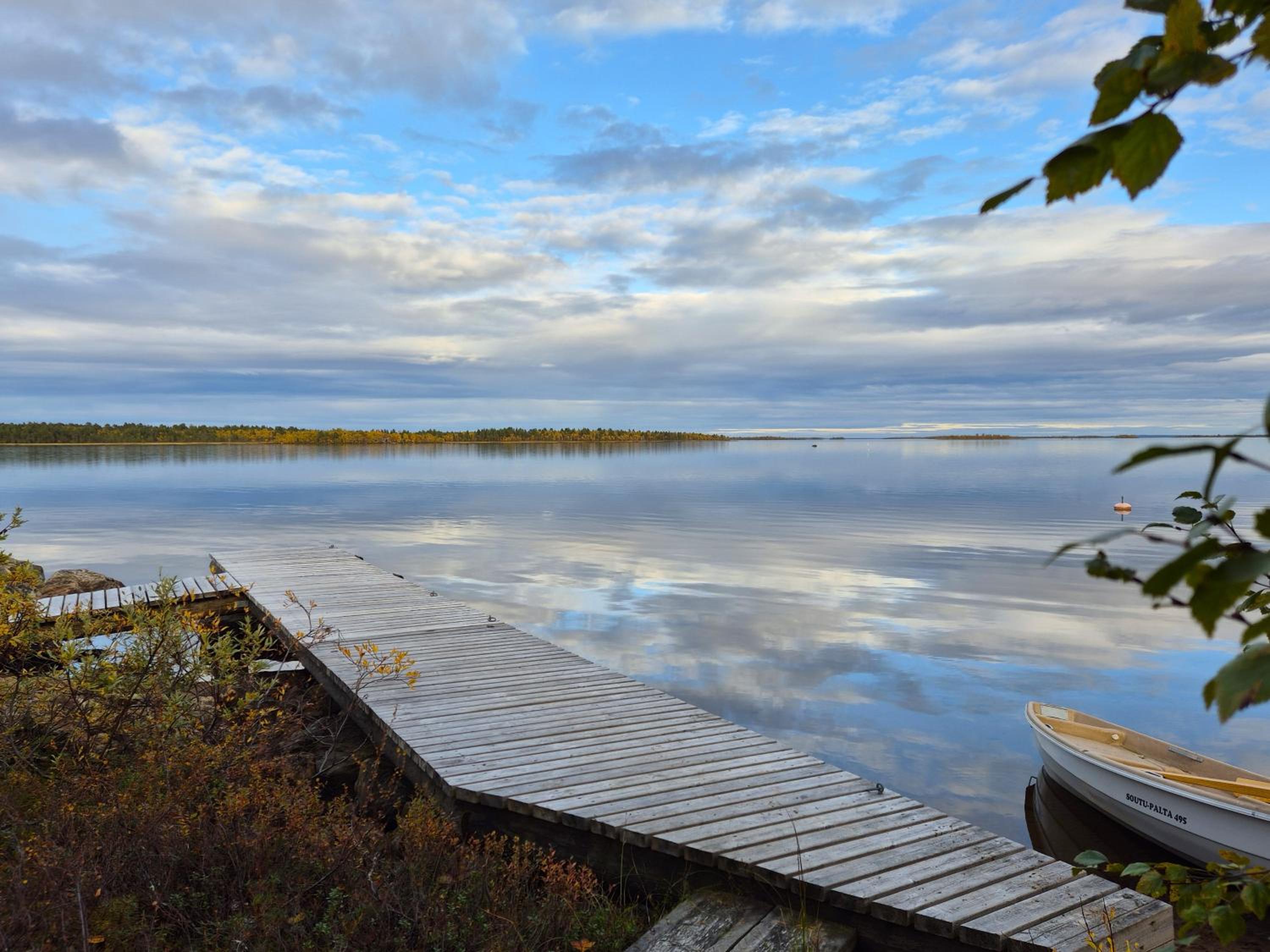 Hillavilla in the shore of lake Inari