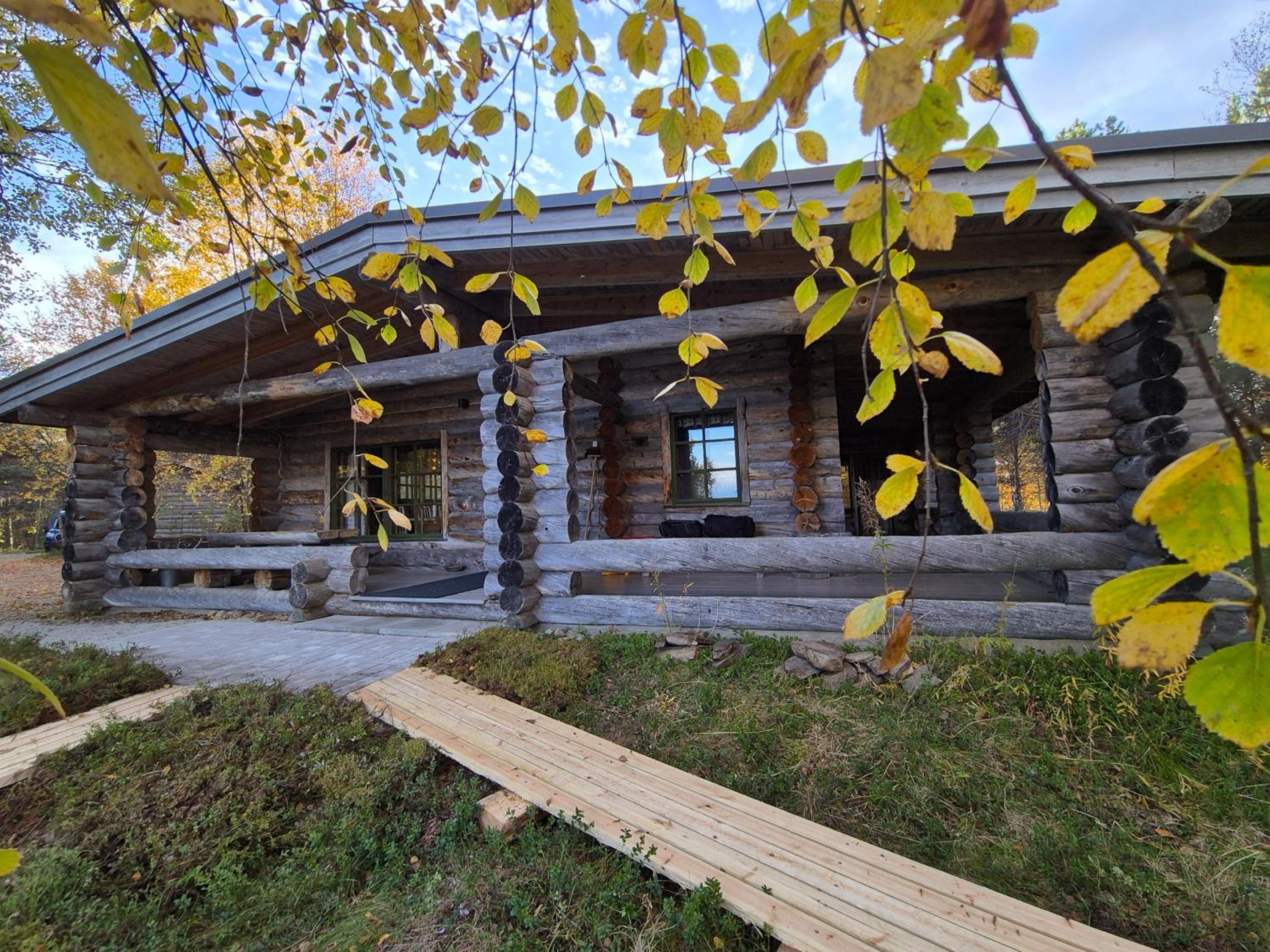 Hillavilla in the shore of lake Inari