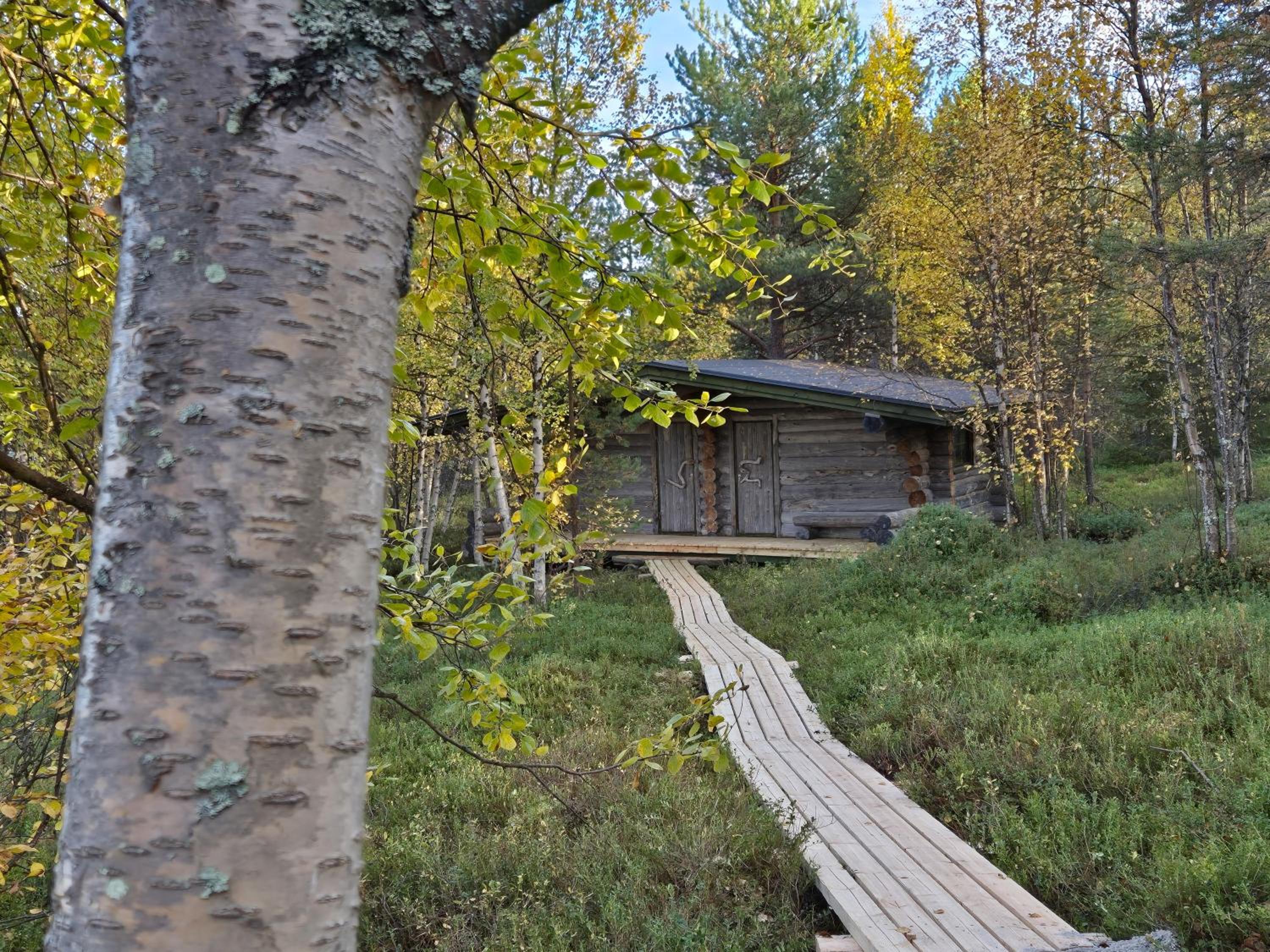 Hillavilla in the shore of lake Inari
