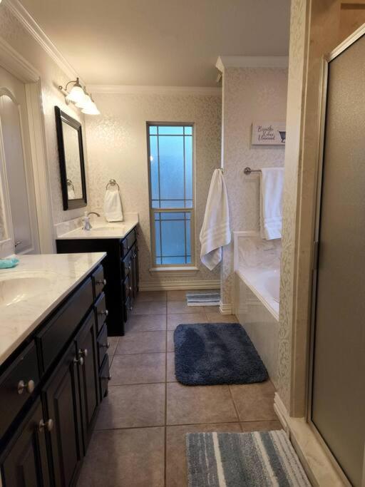 Magnificent Home, Game-room, Close to Everything view 4