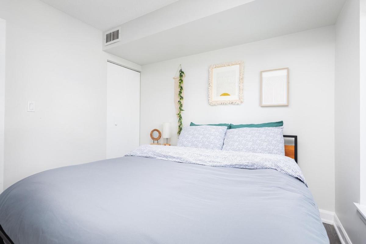 1BR Townhome Close to City Centre by the Lake