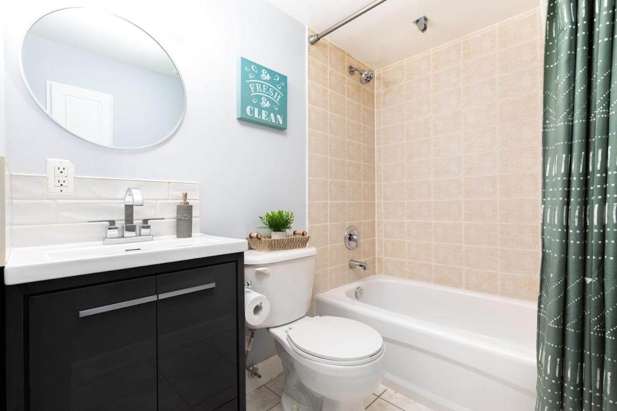 1BR Townhome Close to City Centre by the Lake