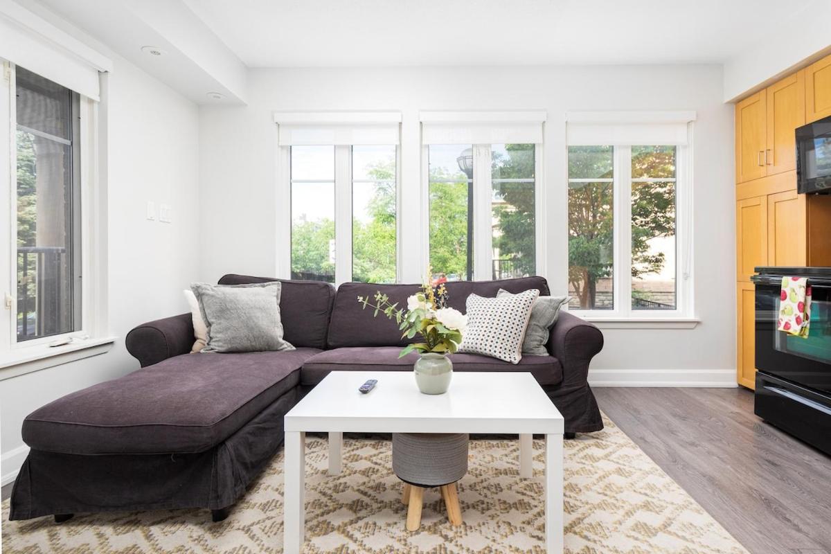 1BR Townhome Close to City Centre by the Lake