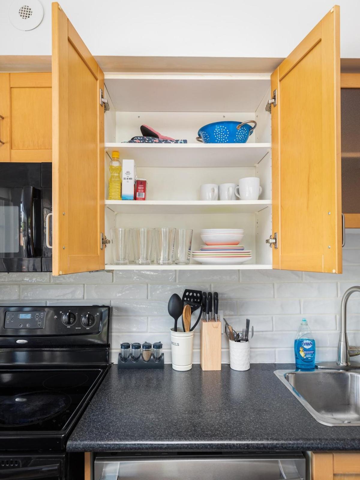 1BR Townhome Close to City Centre by the Lake