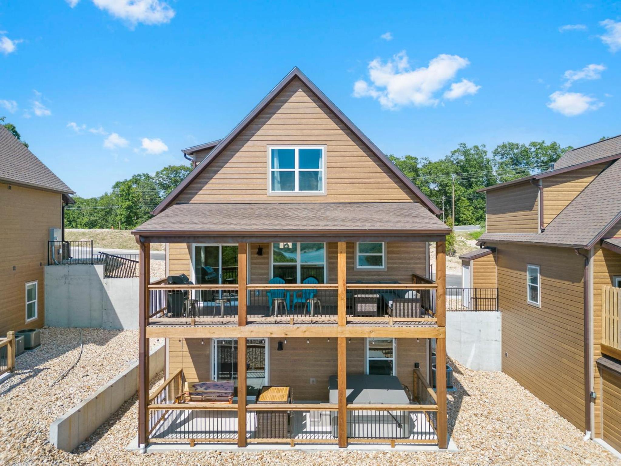 Pvt Hot Tub, Cmty Amenities, Indoor & Outdoor Pools, Table Rock Views, Free Tickets view 3