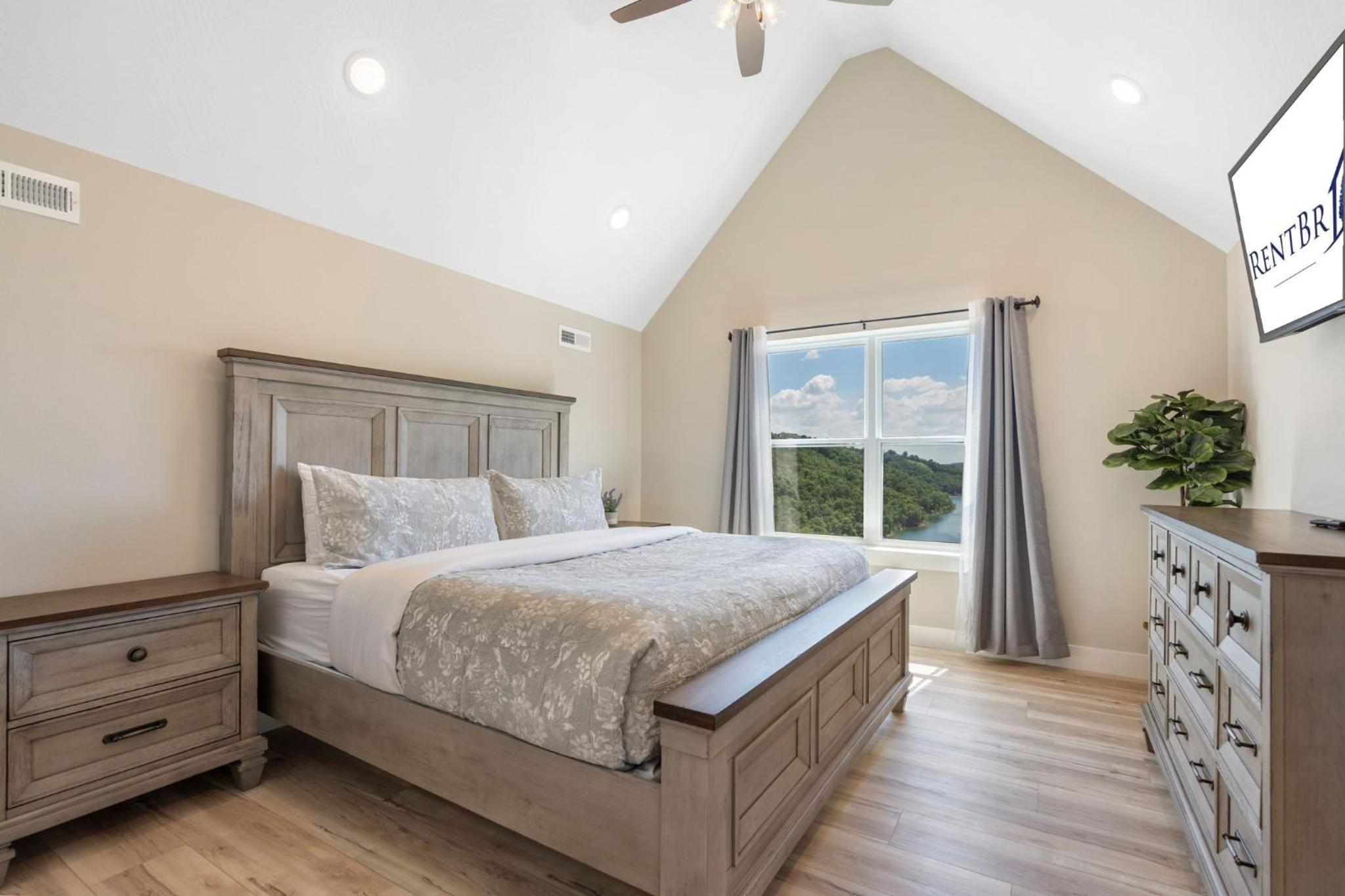 Pvt Hot Tub, Cmty Amenities, Indoor & Outdoor Pools, Table Rock Views, Free Tickets view 4