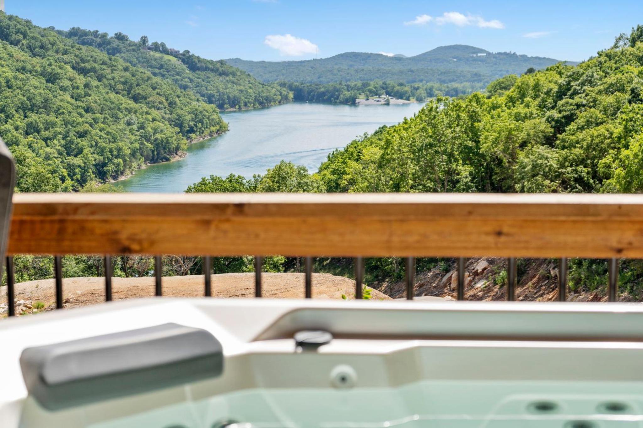 Pvt Hot Tub, Cmty Amenities, Indoor & Outdoor Pools, Table Rock Views, Free Tickets view 5