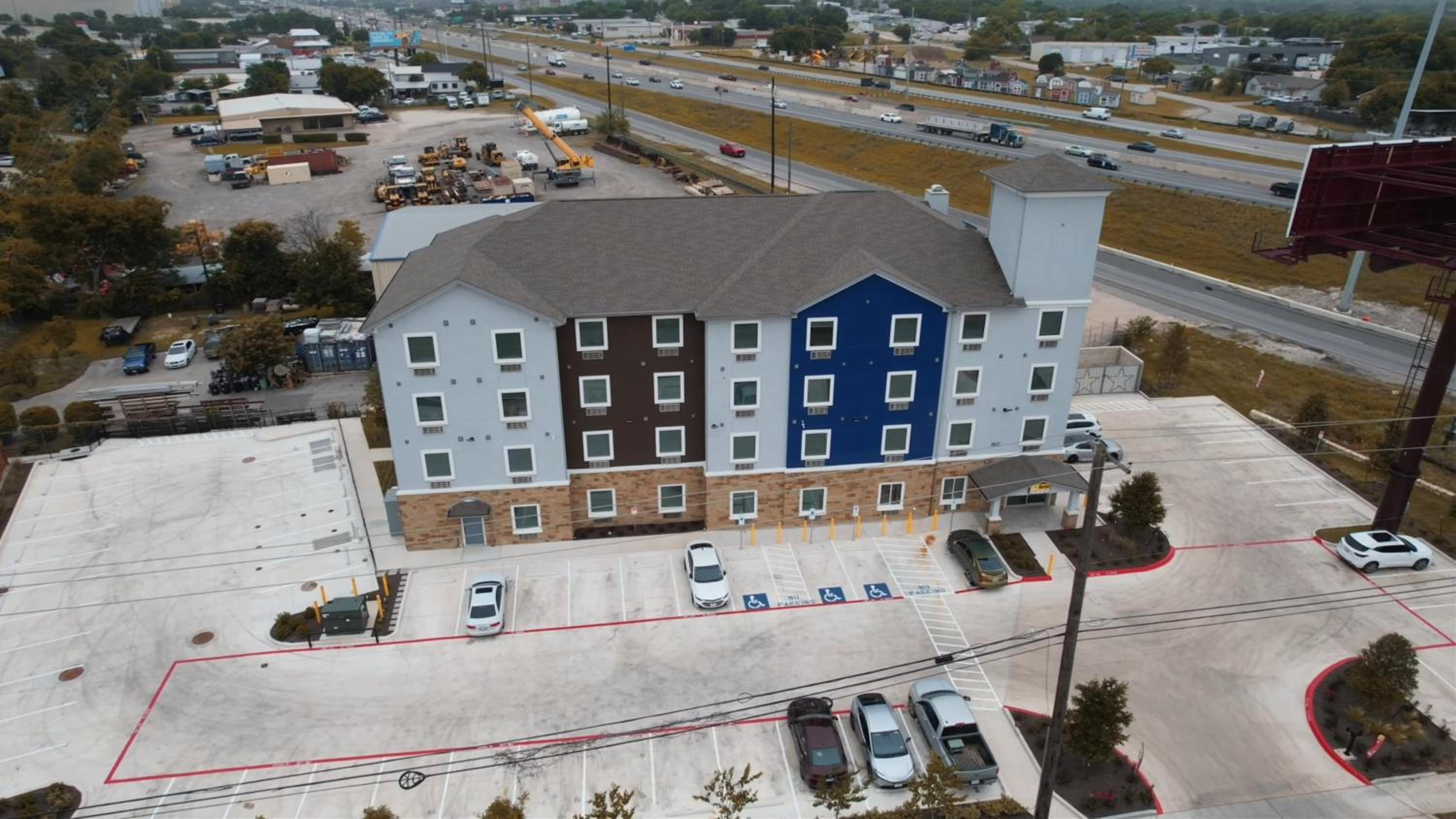 Texas Bungalows Hotel and Hotel Que at i35 Austin Pflugerville view 2