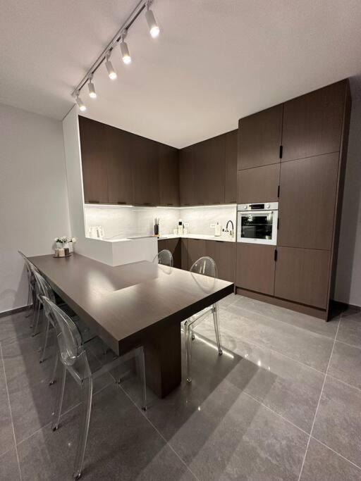 Monique Luxury Apartment