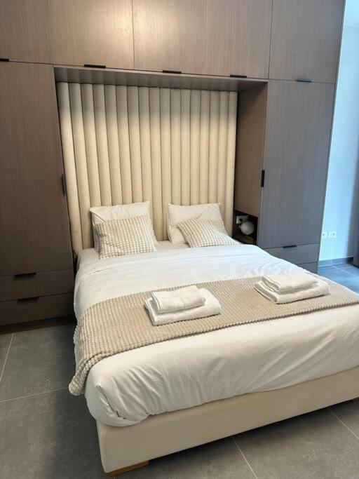 Monique Luxury Apartment
