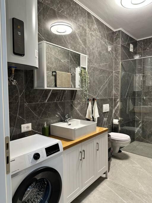 Monique Luxury Apartment