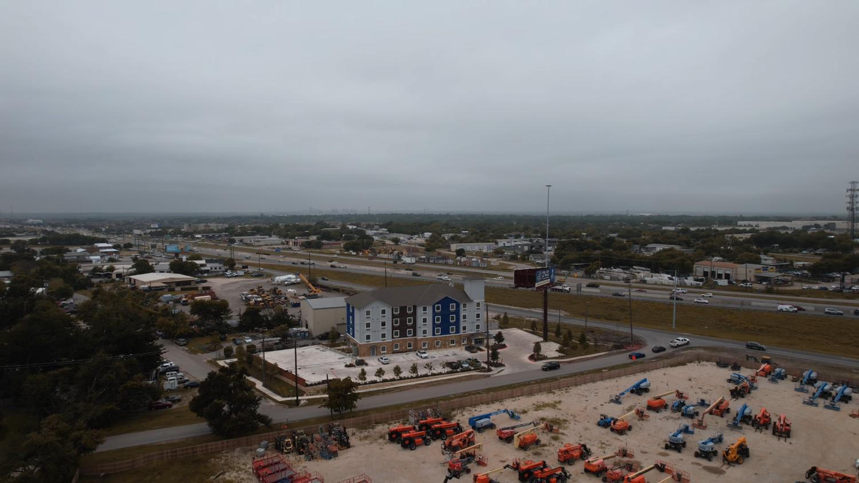 Texas Bungalows Hotel and Hotel Que at i35 Austin Pflugerville view 5