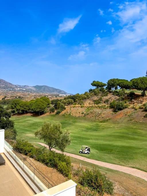 Appart de standing Piscine Superbe vue golf
