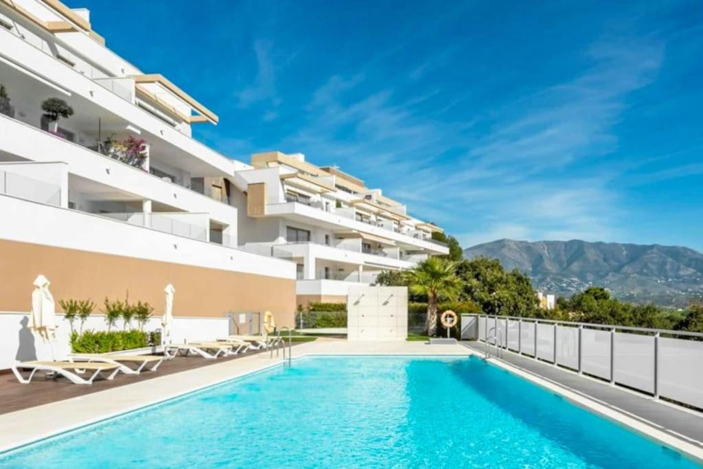 Appart de standing Piscine Superbe vue golf