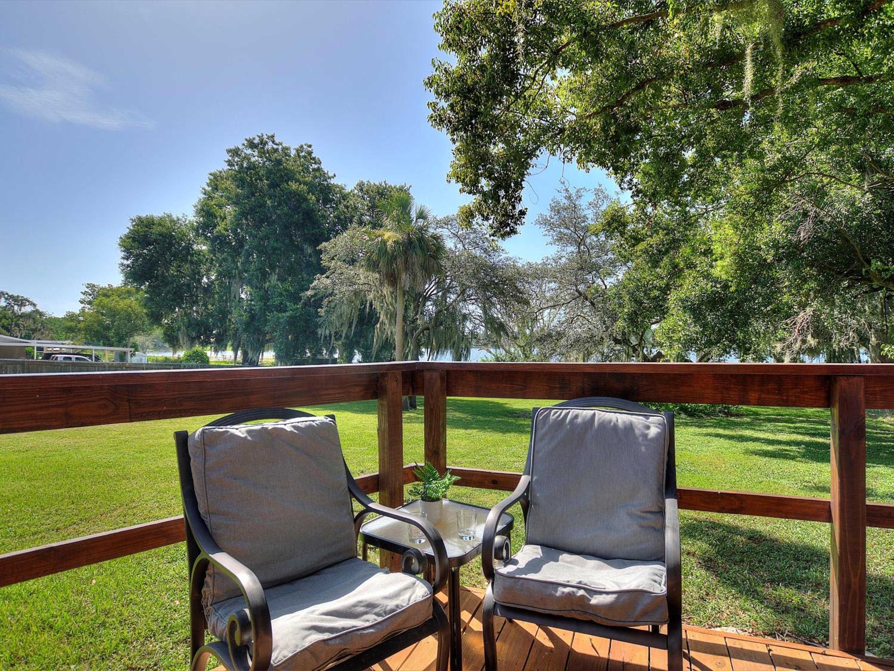 Serene Lakeside Retreat- 3 Bdr Romantic Getaway view 3