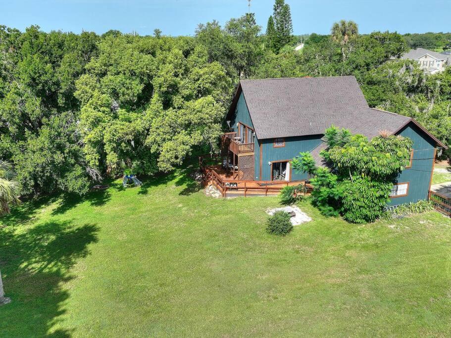 Serene Lakeside Retreat- 3 Bdr Romantic Getaway view 4