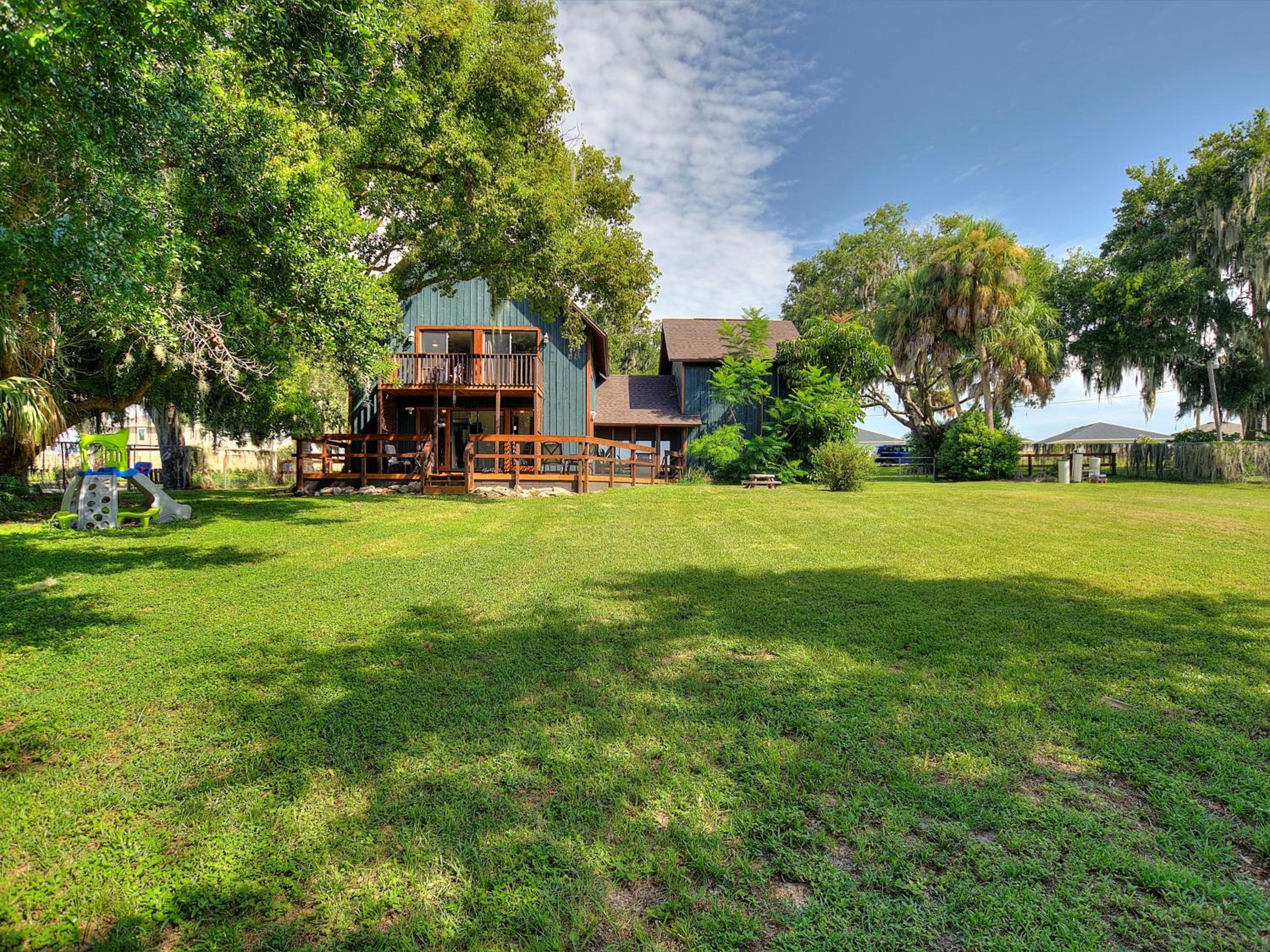 Serene Lakeside Retreat- 3 Bdr Romantic Getaway view 5