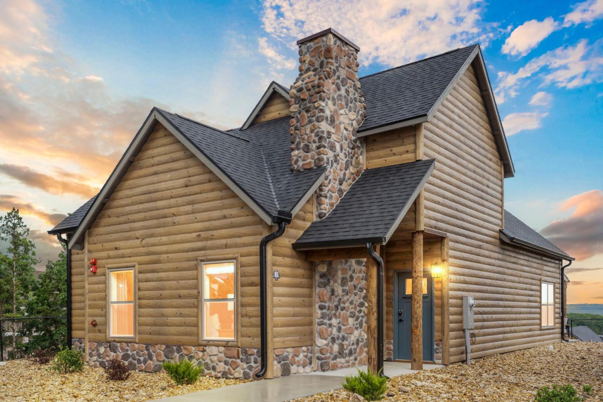 Hotel Golf Simulator- Private Hot Tub- Lake Views- Free Daily Tickets- Close to Attractions - Image 1