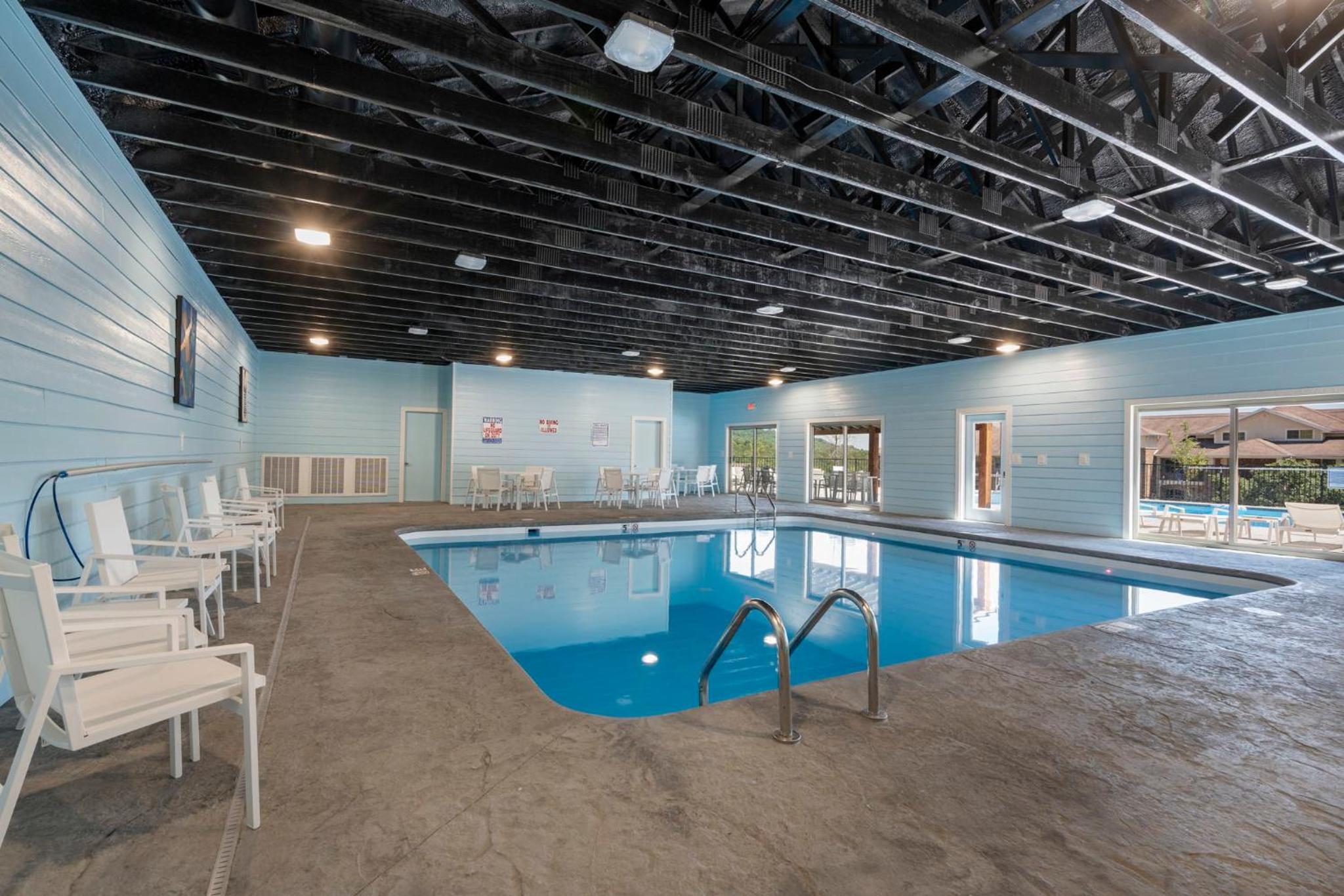 Golf Simulator- Private Hot Tub- Lake Views- Free Daily Tickets- Close to Attractions view 3