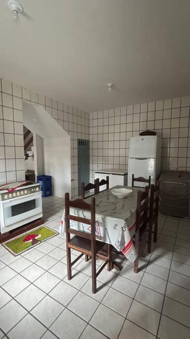 Casa próxima da praia e do centro em Guriri