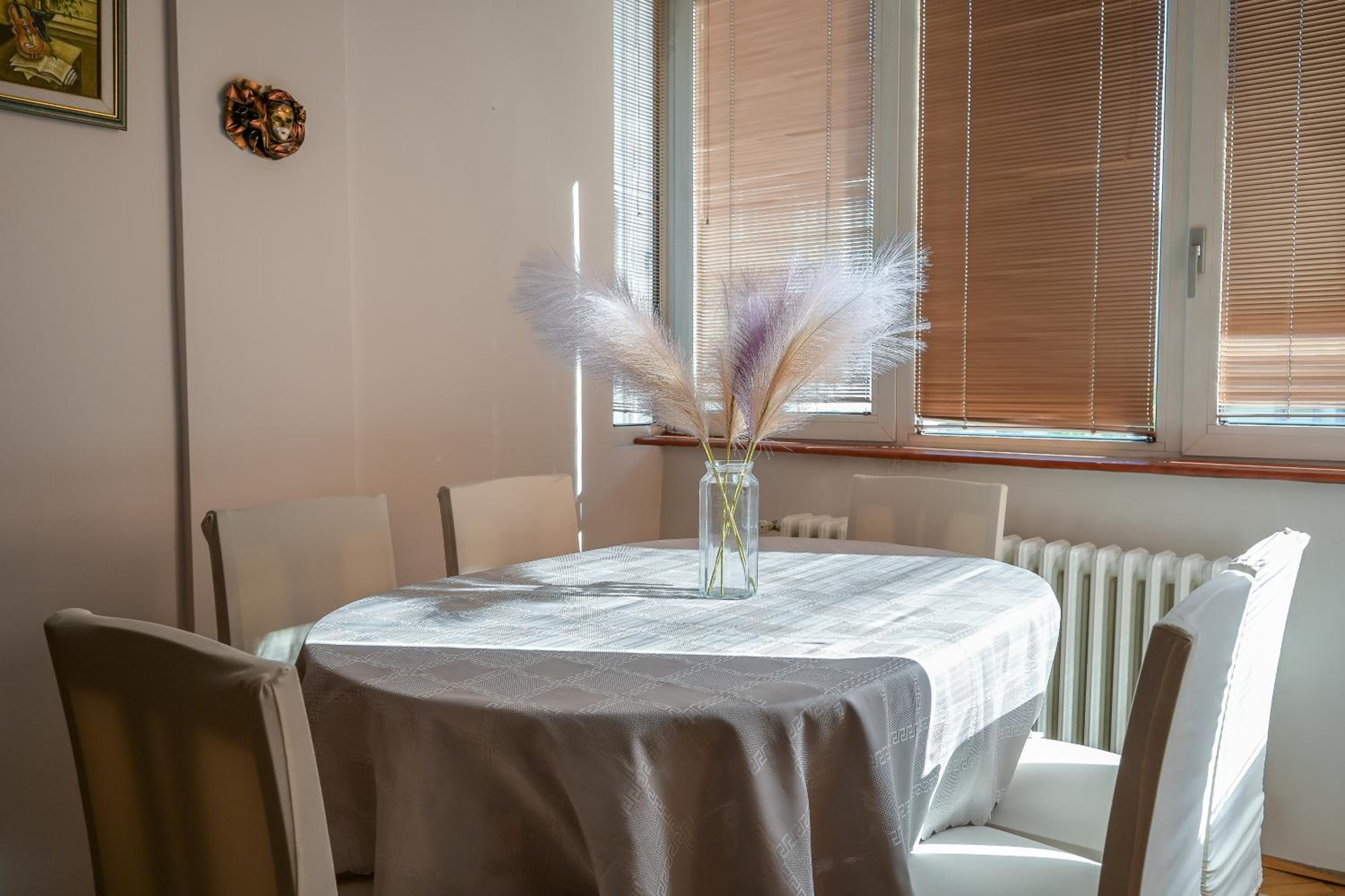 City Centre Comfort Apartment - Free Parking