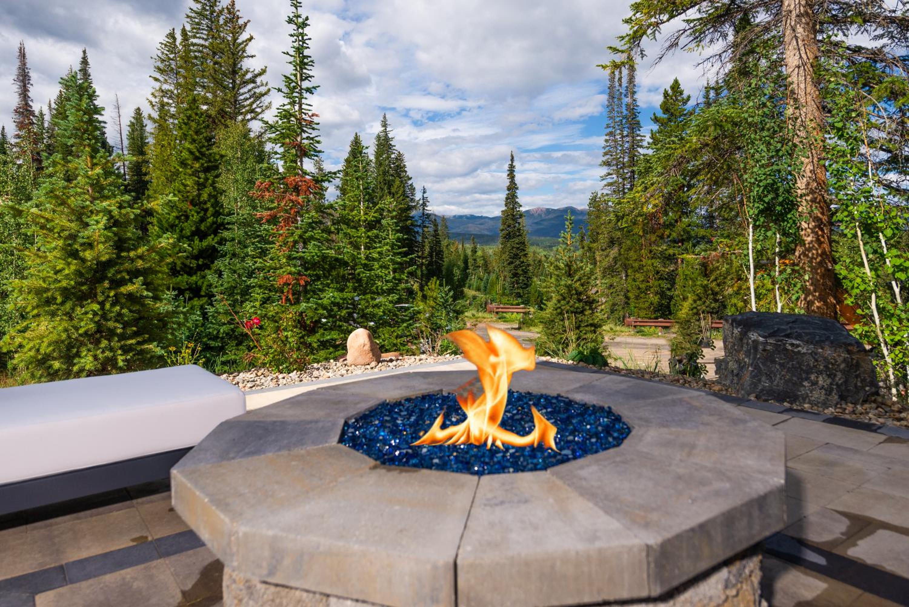 Cloud N9NE Chalet