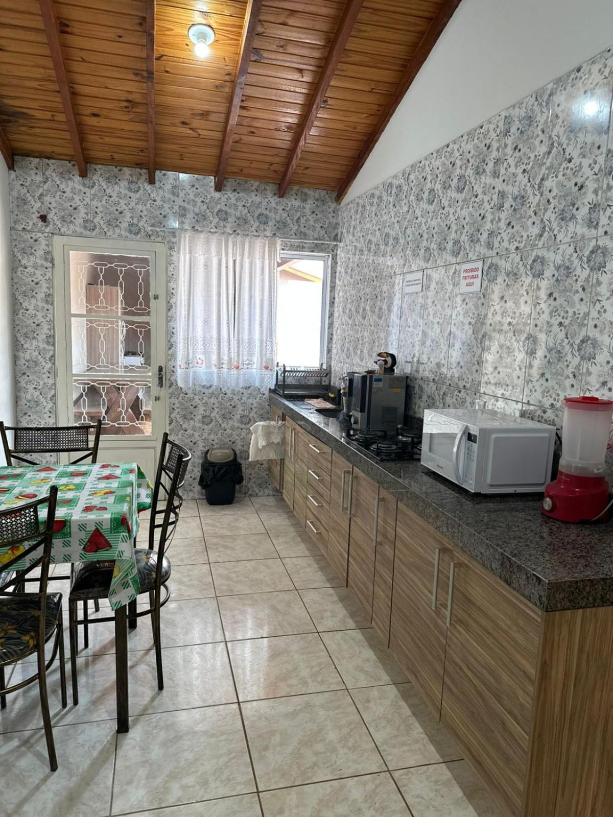 Casa grande com Piscina e Churrasqueira
